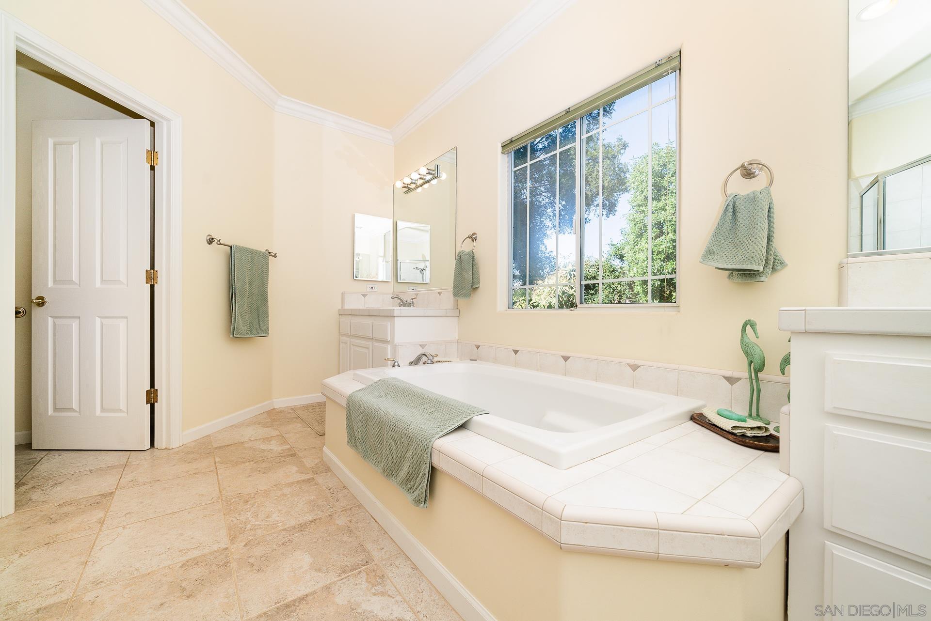 2142 Eastom Way Unit , Fallbrook, CA 92028 - Photo 29 