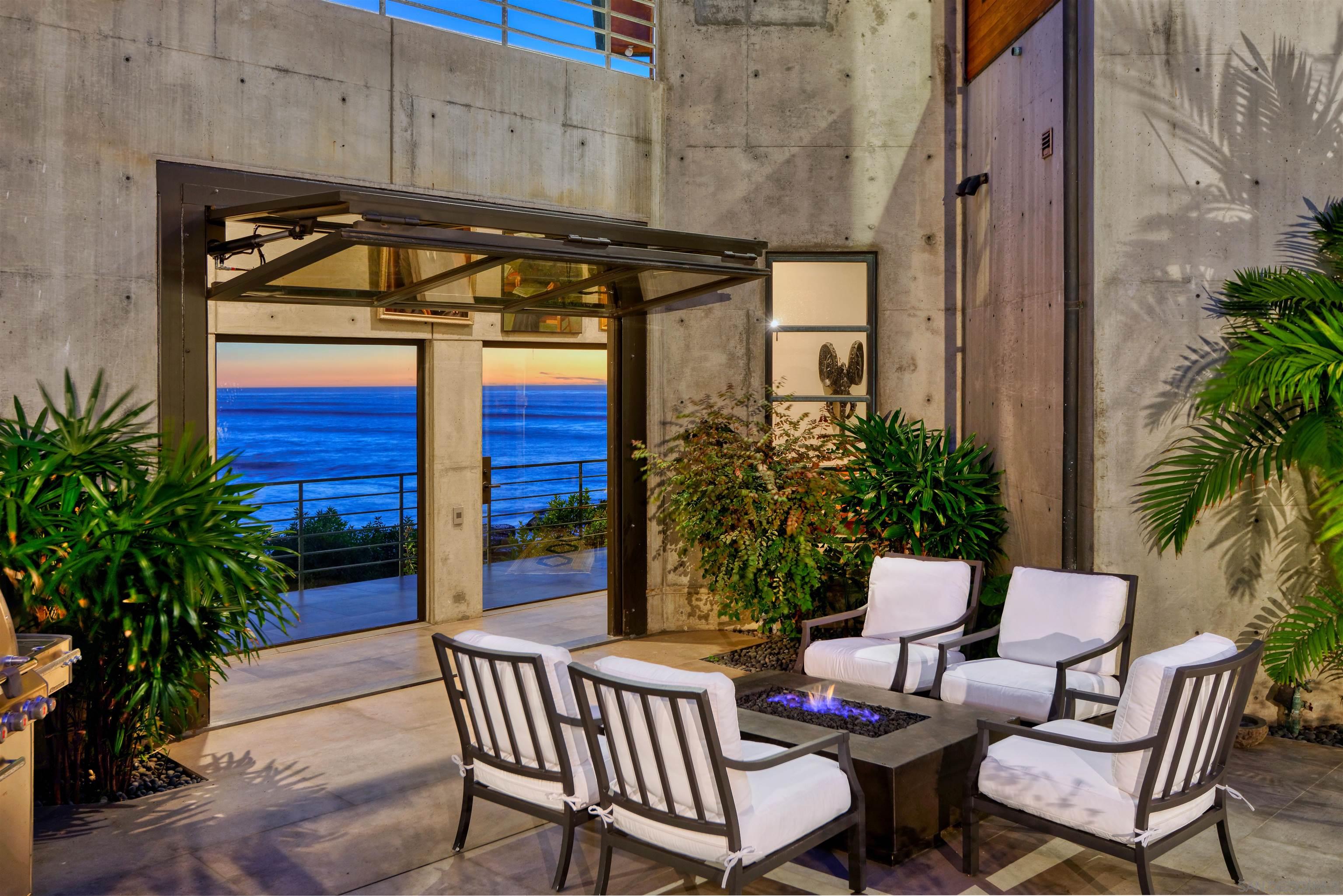 Detail Gallery Image 1 of 1 For 6106  Camino De La Costa, La Jolla,  CA 92037 - 3 Beds | 3/2 Baths
