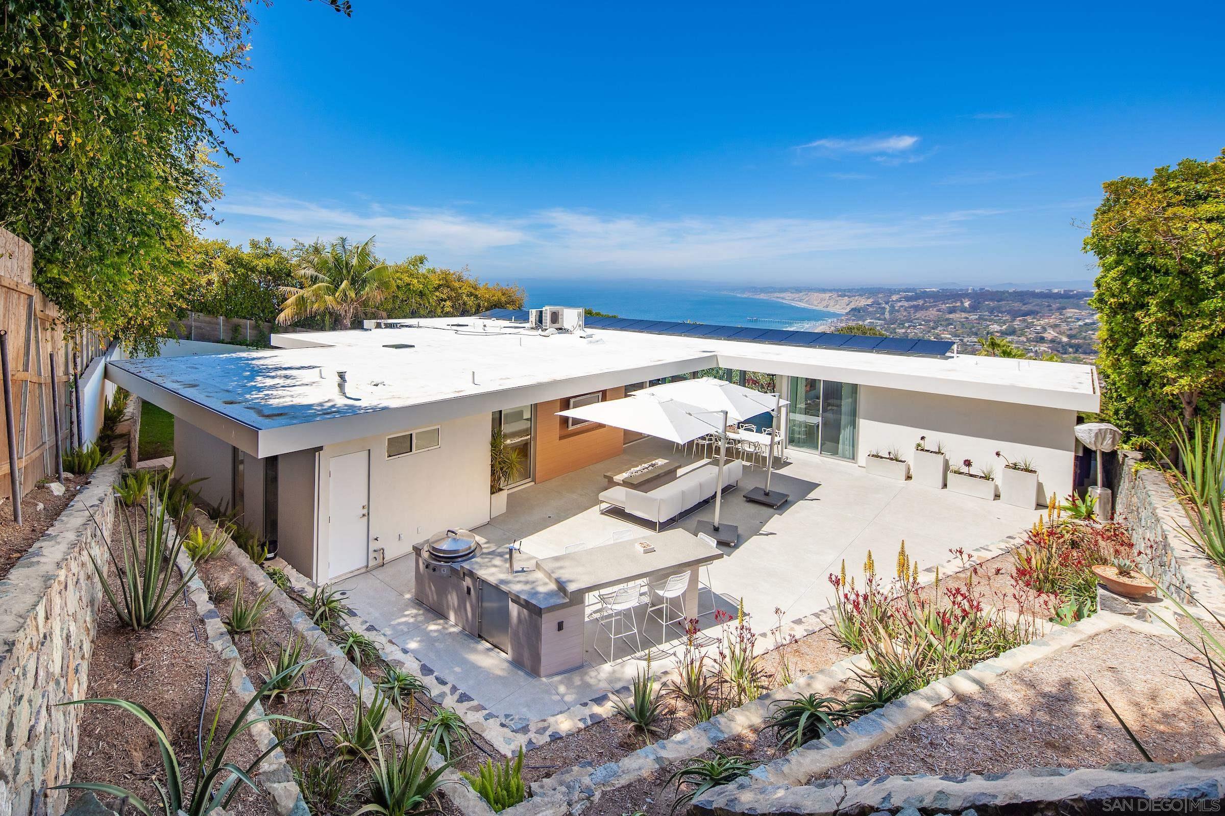 Detail Gallery Image 11 of 29 For 7502  Hillside Dr, La Jolla,  CA 92037 - 4 Beds | 3/1 Baths