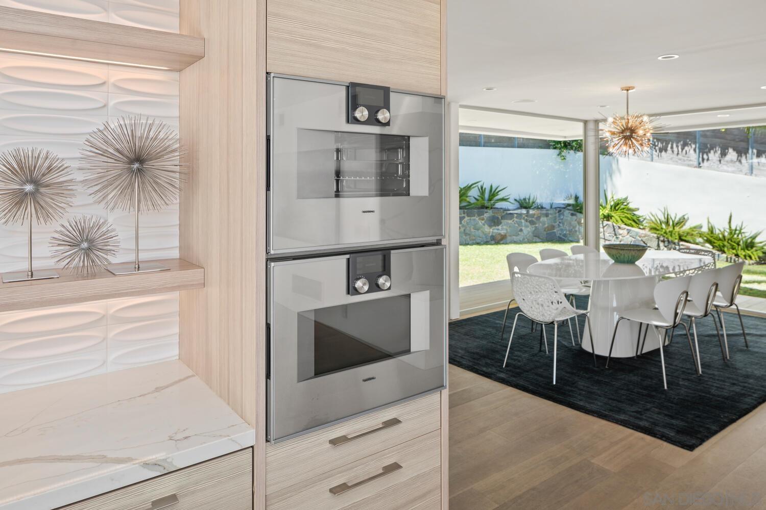 Detail Gallery Image 14 of 29 For 7502  Hillside Dr, La Jolla,  CA 92037 - 4 Beds | 3/1 Baths