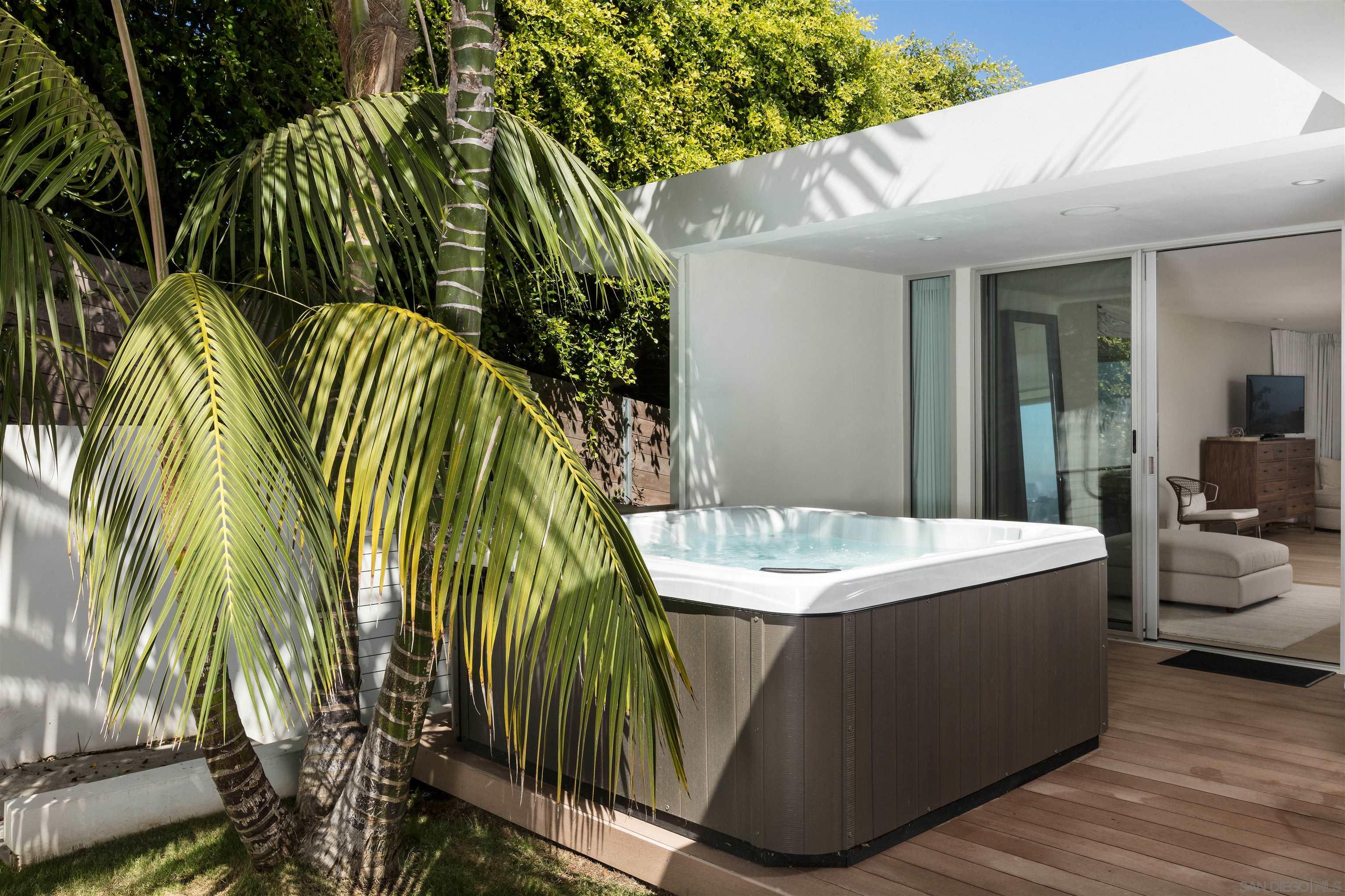 Detail Gallery Image 20 of 29 For 7502  Hillside Dr, La Jolla,  CA 92037 - 4 Beds | 3/1 Baths