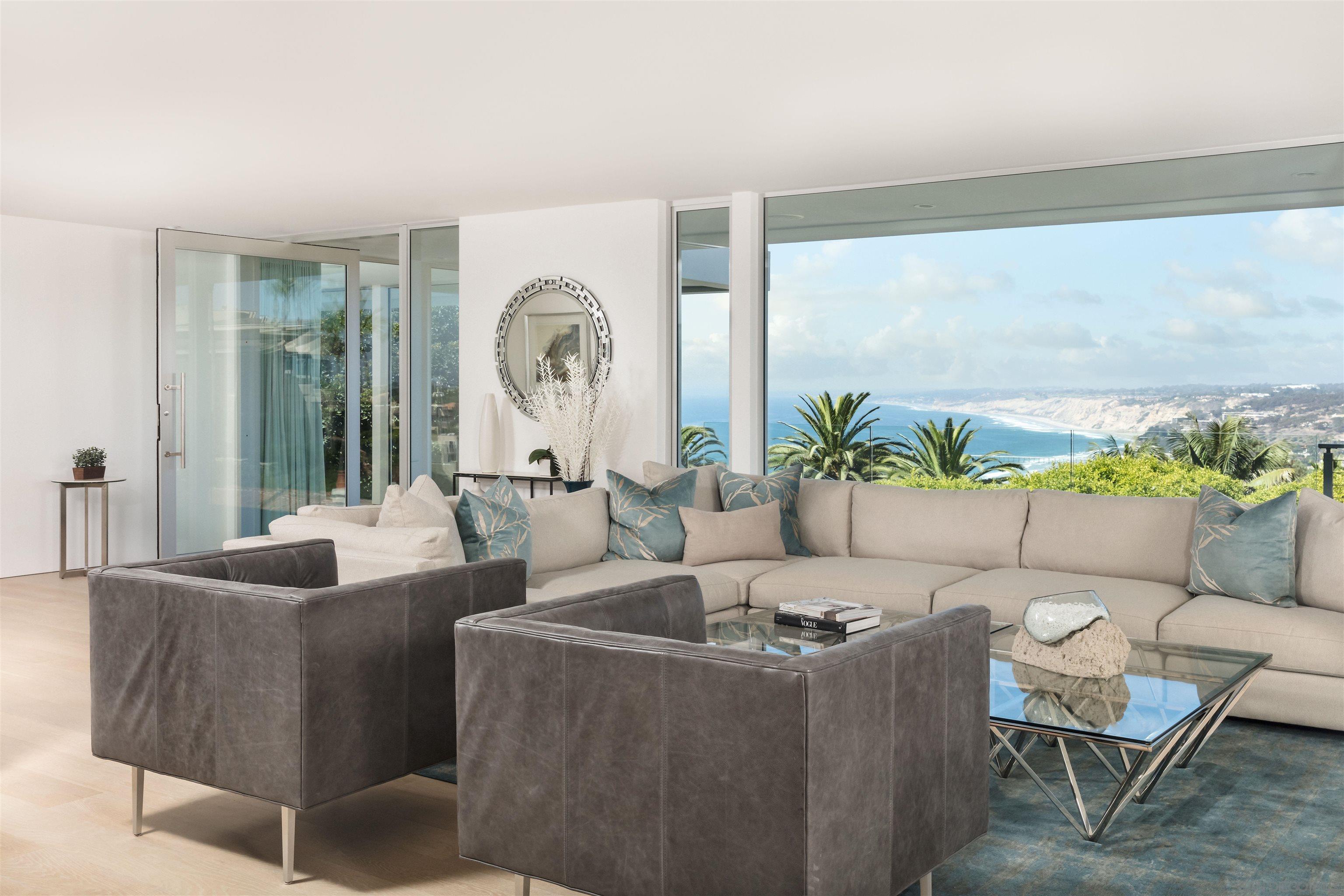 Detail Gallery Image 3 of 29 For 7502  Hillside Dr, La Jolla,  CA 92037 - 4 Beds | 3/1 Baths