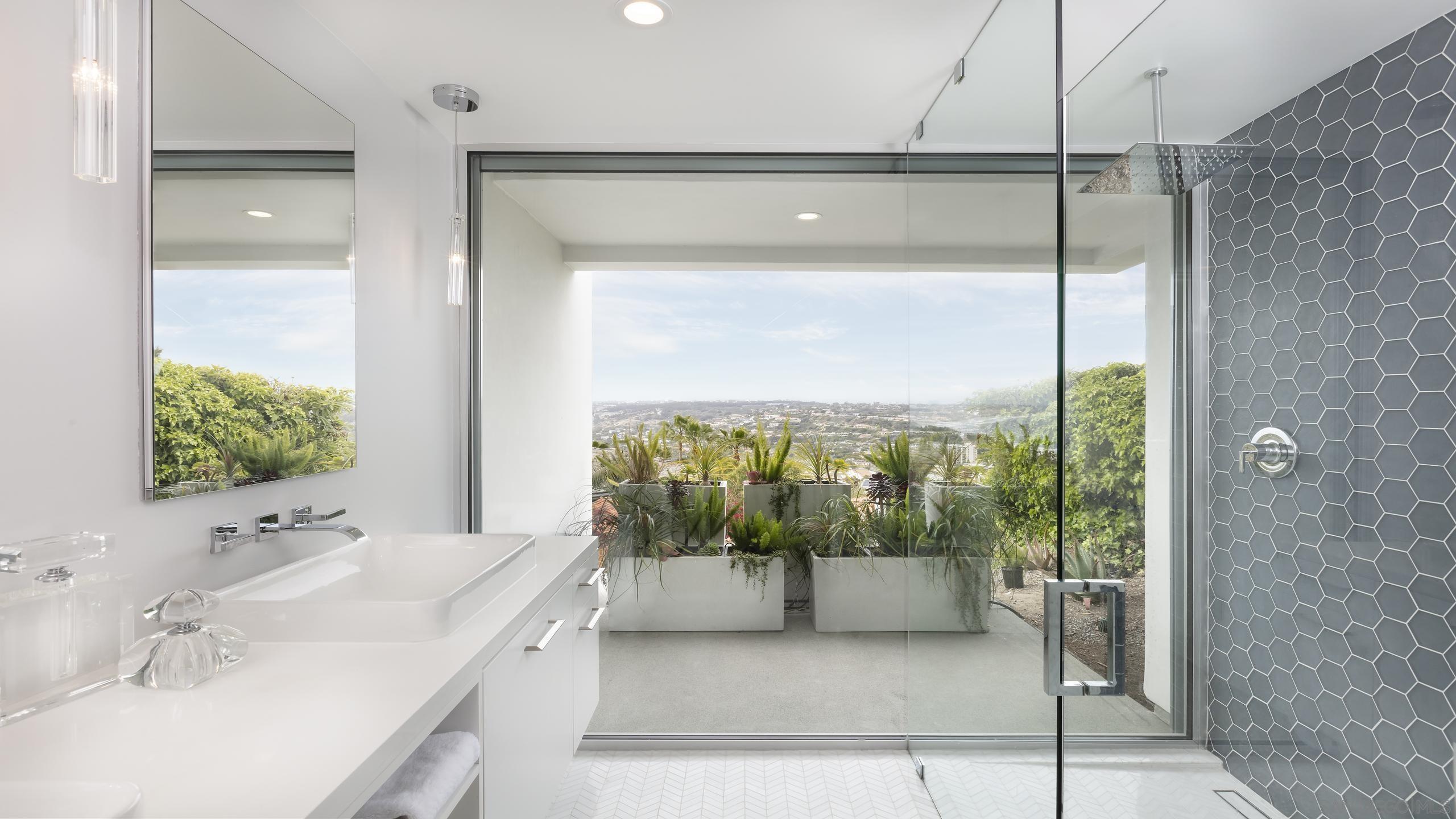 Detail Gallery Image 22 of 29 For 7502  Hillside Dr, La Jolla,  CA 92037 - 4 Beds | 3/1 Baths