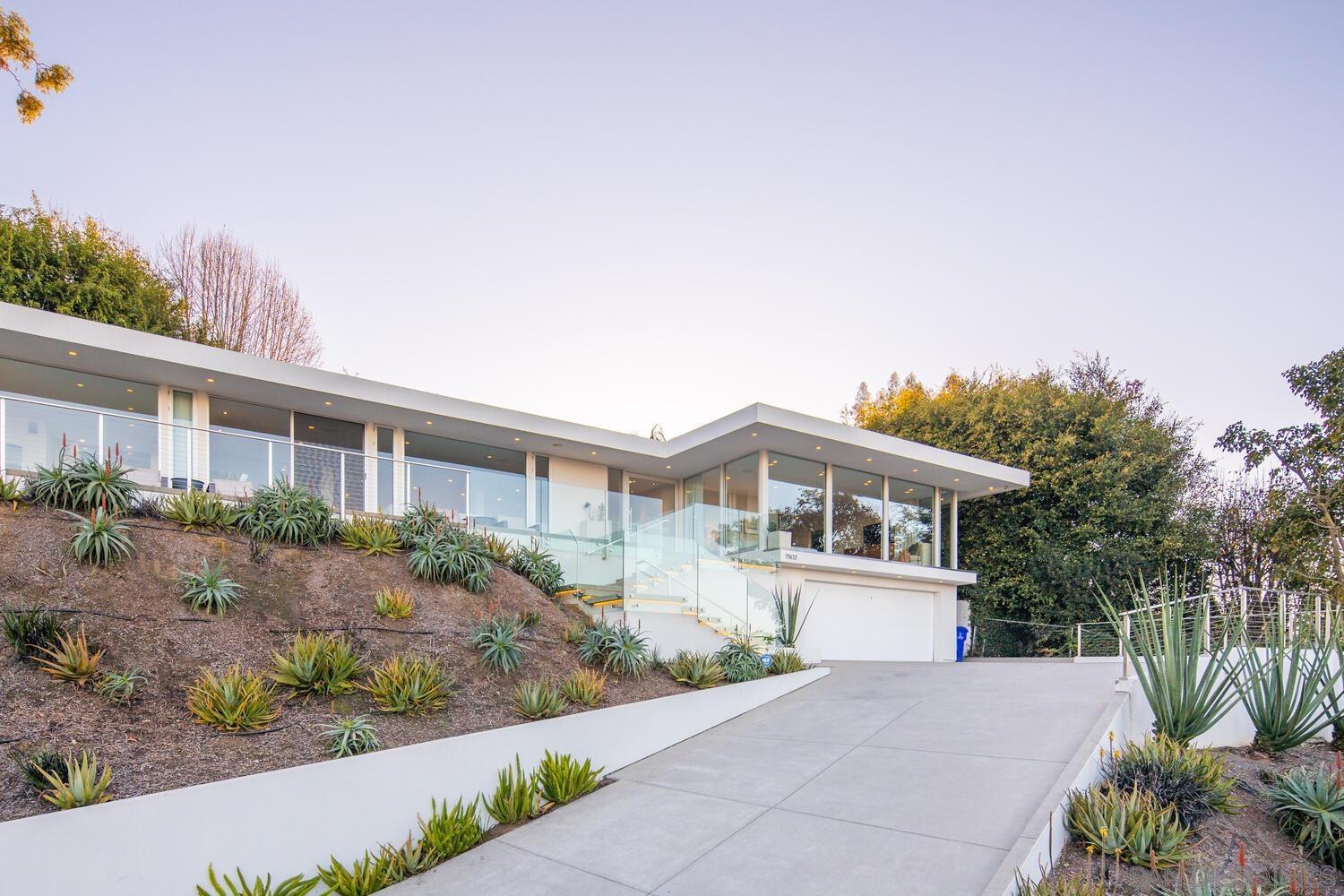 Detail Gallery Image 28 of 29 For 7502  Hillside Dr, La Jolla,  CA 92037 - 4 Beds | 3/1 Baths