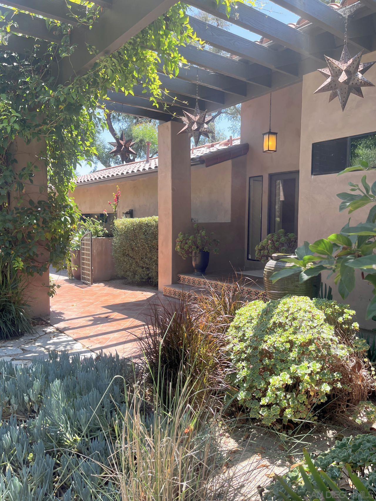 Detail Gallery Image 2 of 47 For 17335  via Del Bravo, Rancho Santa Fe,  CA 92067 - 4 Beds | 2/1 Baths