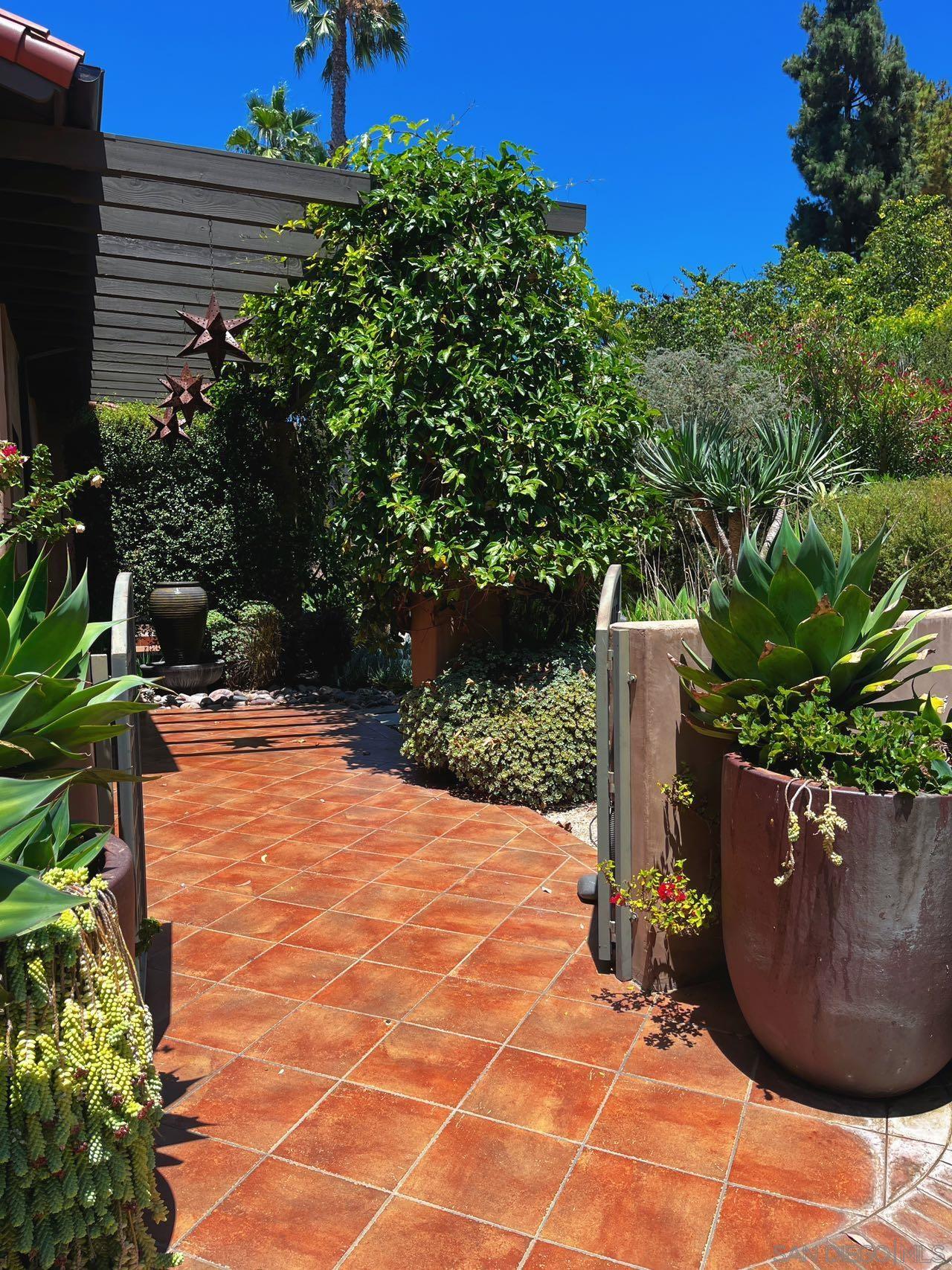 Detail Gallery Image 7 of 47 For 17335  via Del Bravo, Rancho Santa Fe,  CA 92067 - 4 Beds | 2/1 Baths