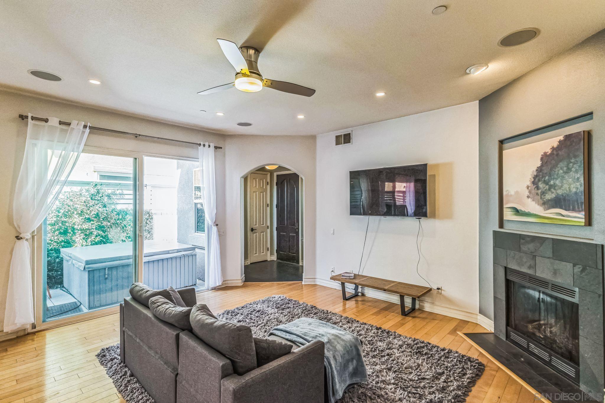 Detail Gallery Image 6 of 28 For 505 N Cedros, Solana Beach,  CA 92075 - 4 Beds | 3 Baths