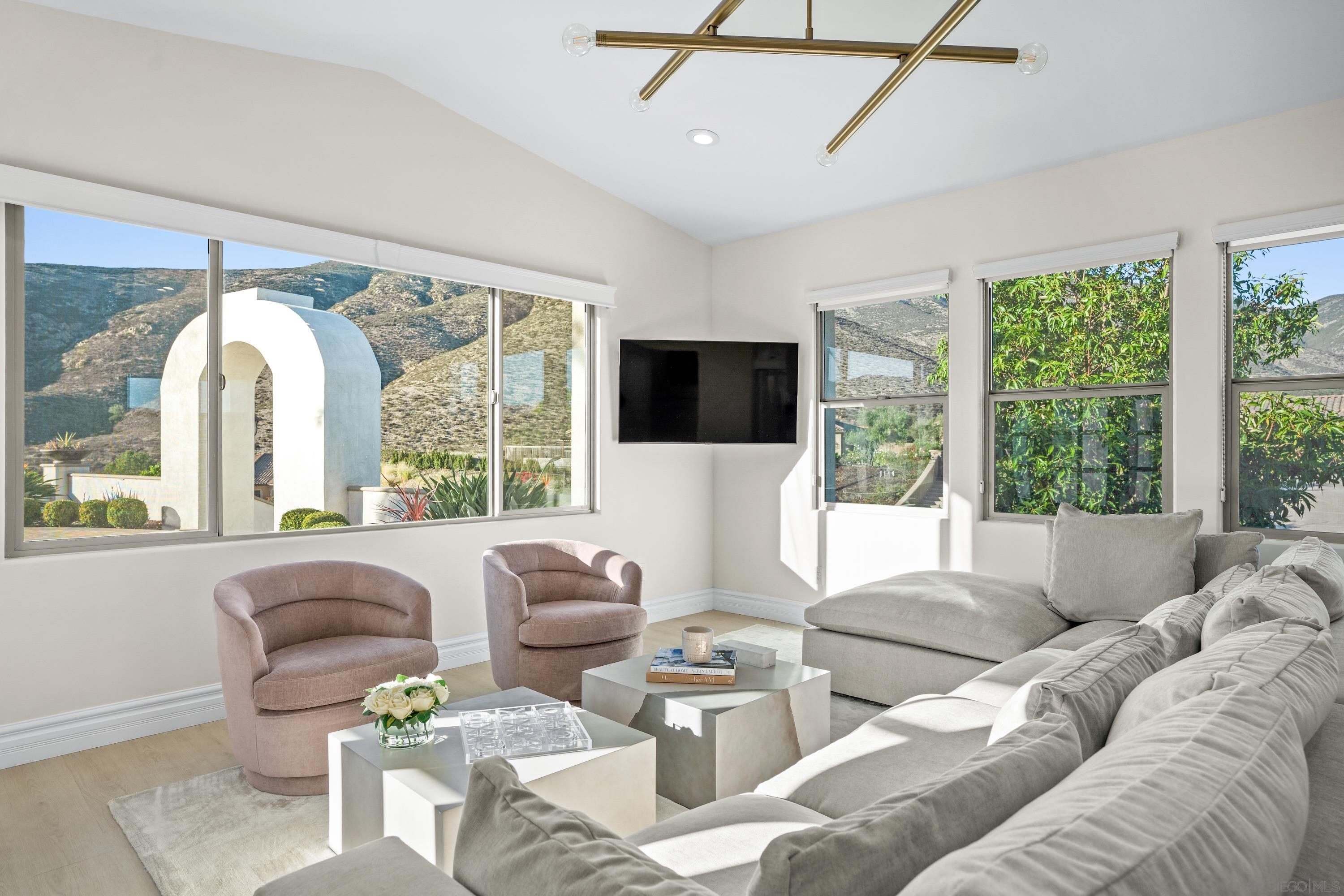 Detail Gallery Image 5 of 21 For 424  Agua Vista, Chula Vista,  CA 91914 - 1 Beds | 1 Baths