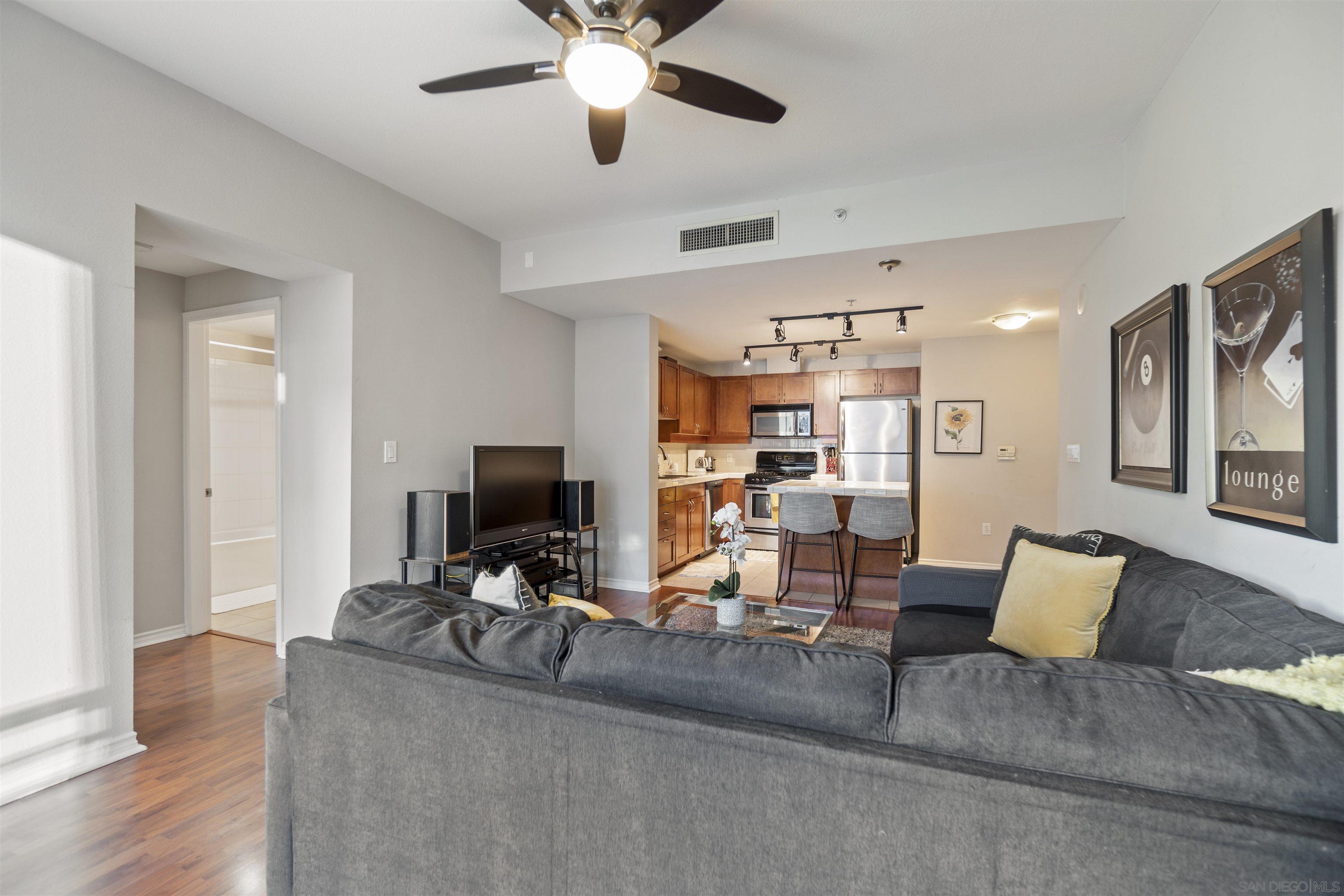 Detail Gallery Image 3 of 30 For 1240  India St  1304, San Diego,  CA 92101 - 1 Beds | 1 Baths