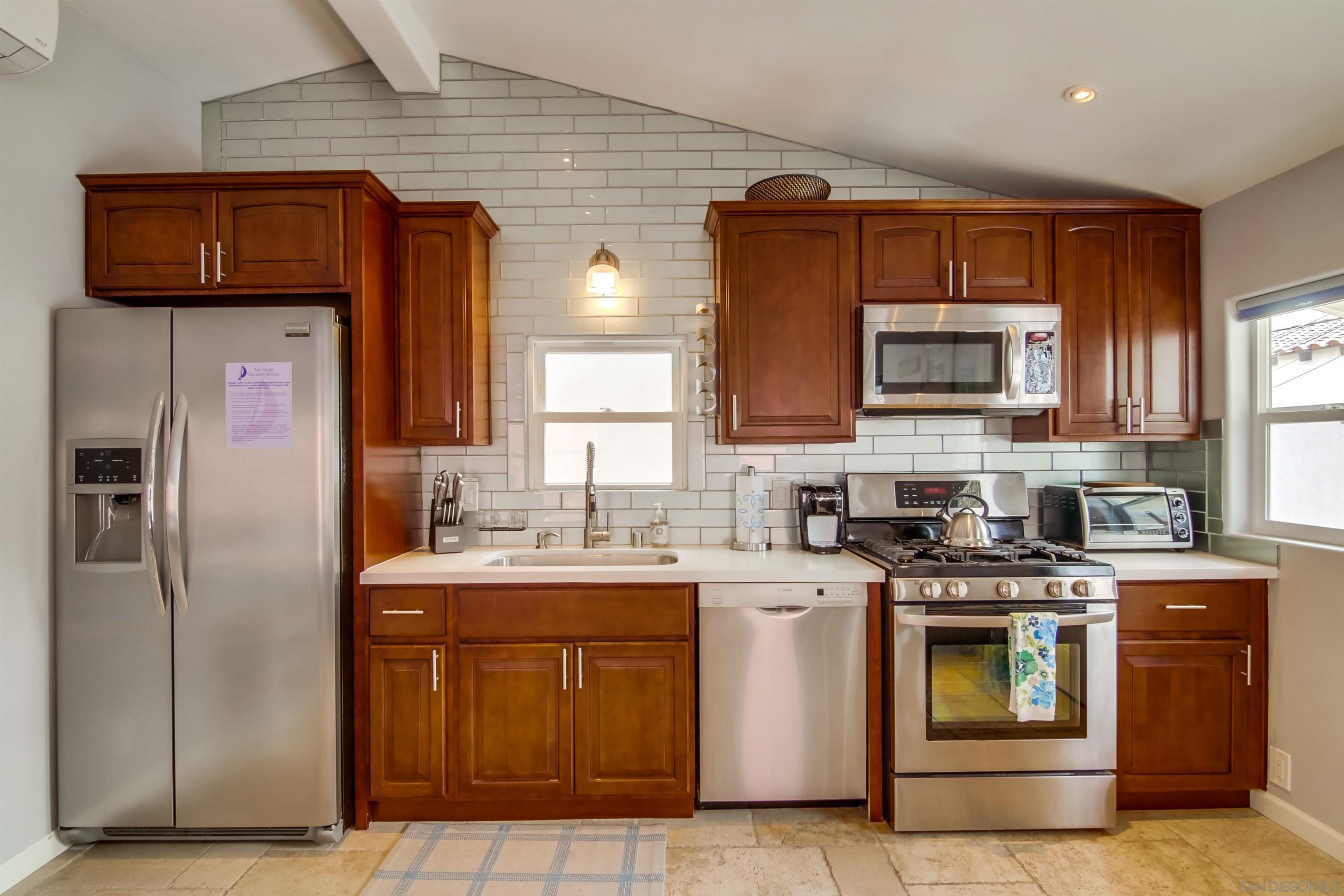 Detail Gallery Image 2 of 13 For 2715  Strand Way, San Diego,  CA 92109 - 1 Beds | 1 Baths