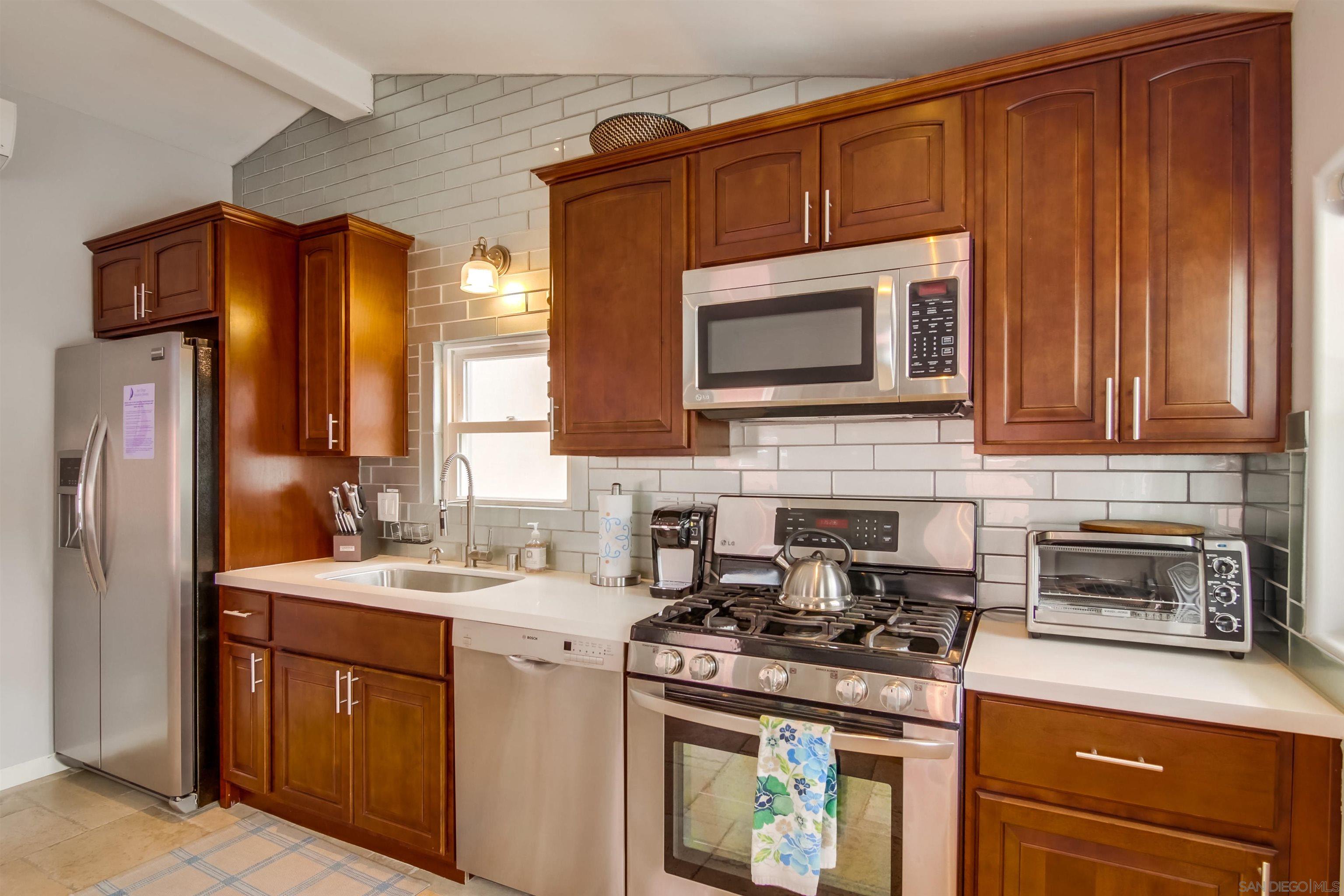 Detail Gallery Image 3 of 13 For 2715  Strand Way, San Diego,  CA 92109 - 1 Beds | 1 Baths