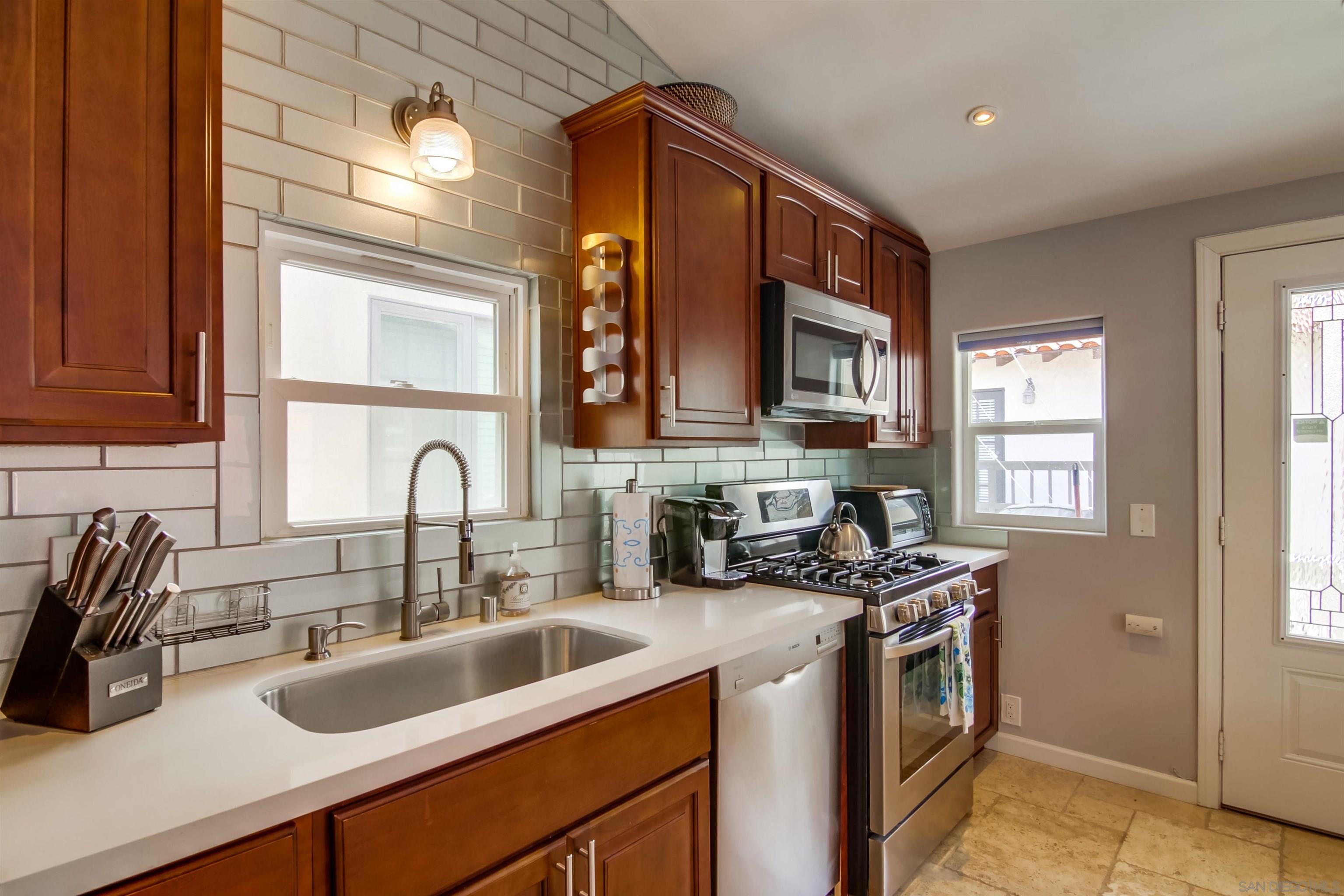 Detail Gallery Image 4 of 13 For 2715  Strand Way, San Diego,  CA 92109 - 1 Beds | 1 Baths