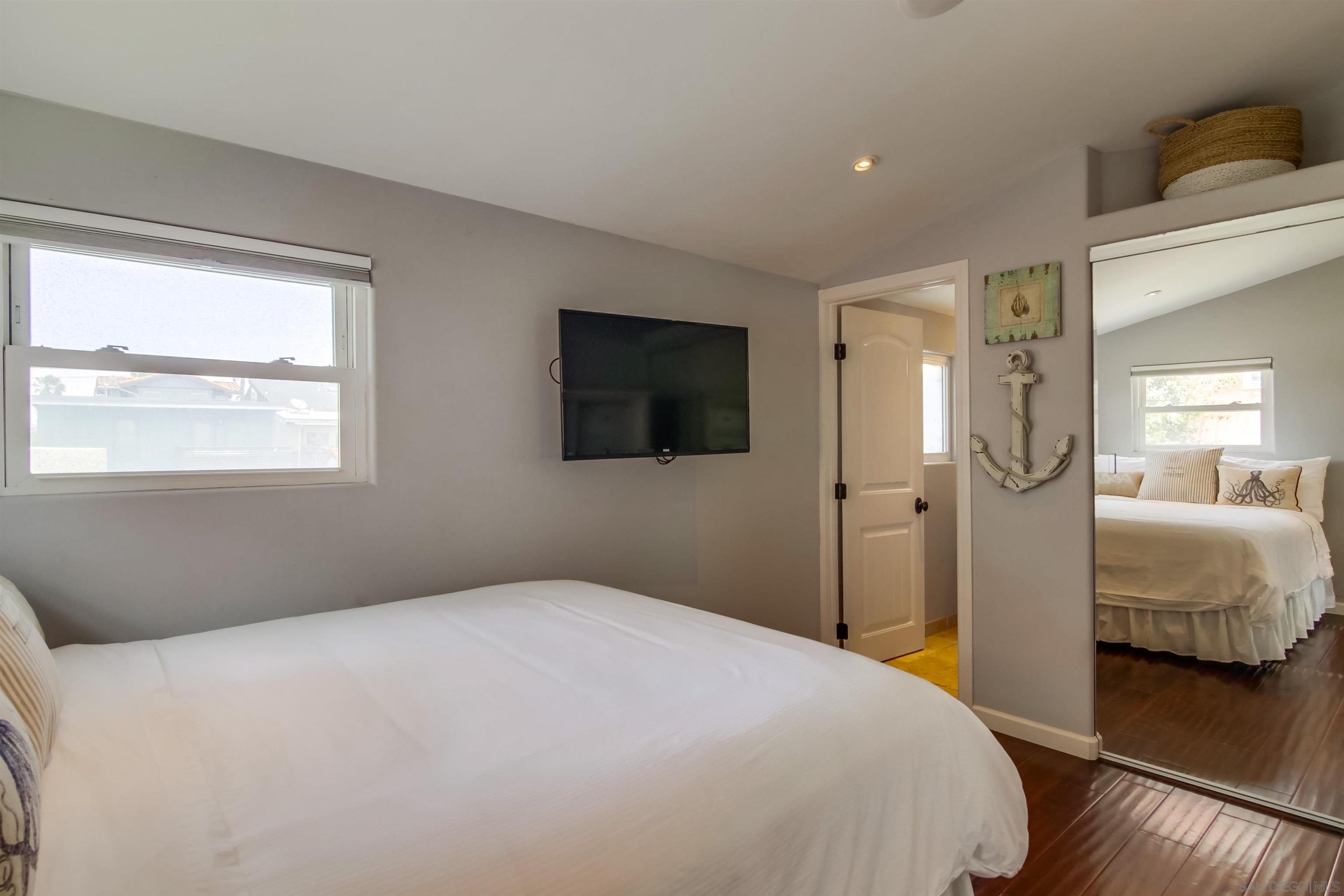 Detail Gallery Image 8 of 13 For 2715  Strand Way, San Diego,  CA 92109 - 1 Beds | 1 Baths