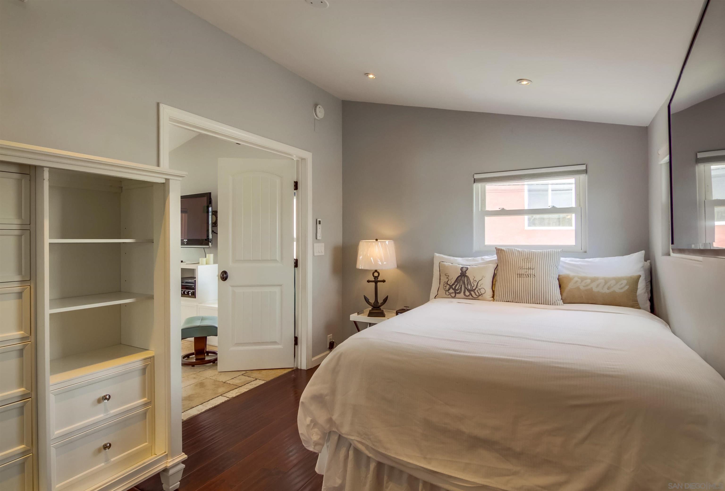 Detail Gallery Image 9 of 13 For 2715  Strand Way, San Diego,  CA 92109 - 1 Beds | 1 Baths