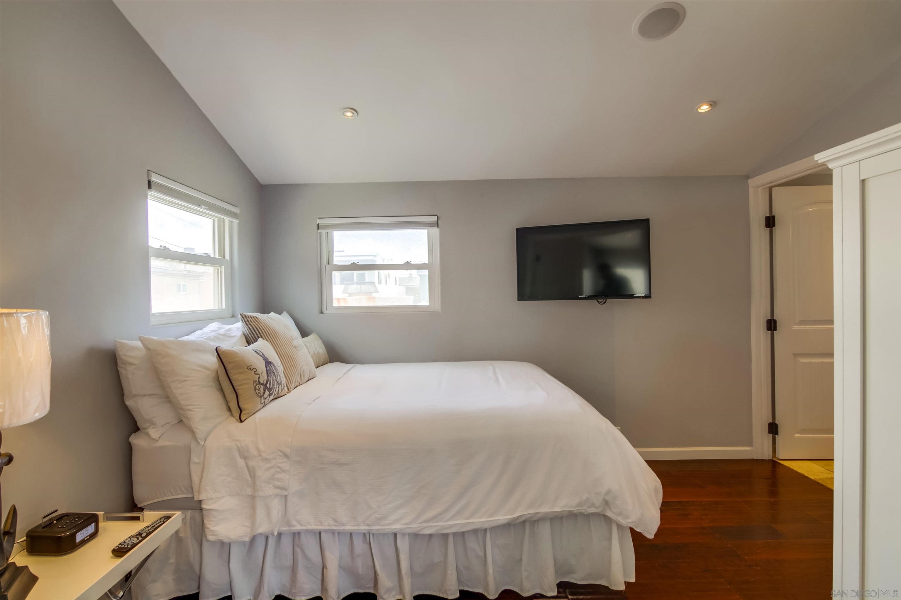 Detail Gallery Image 10 of 13 For 2715  Strand Way, San Diego,  CA 92109 - 1 Beds | 1 Baths