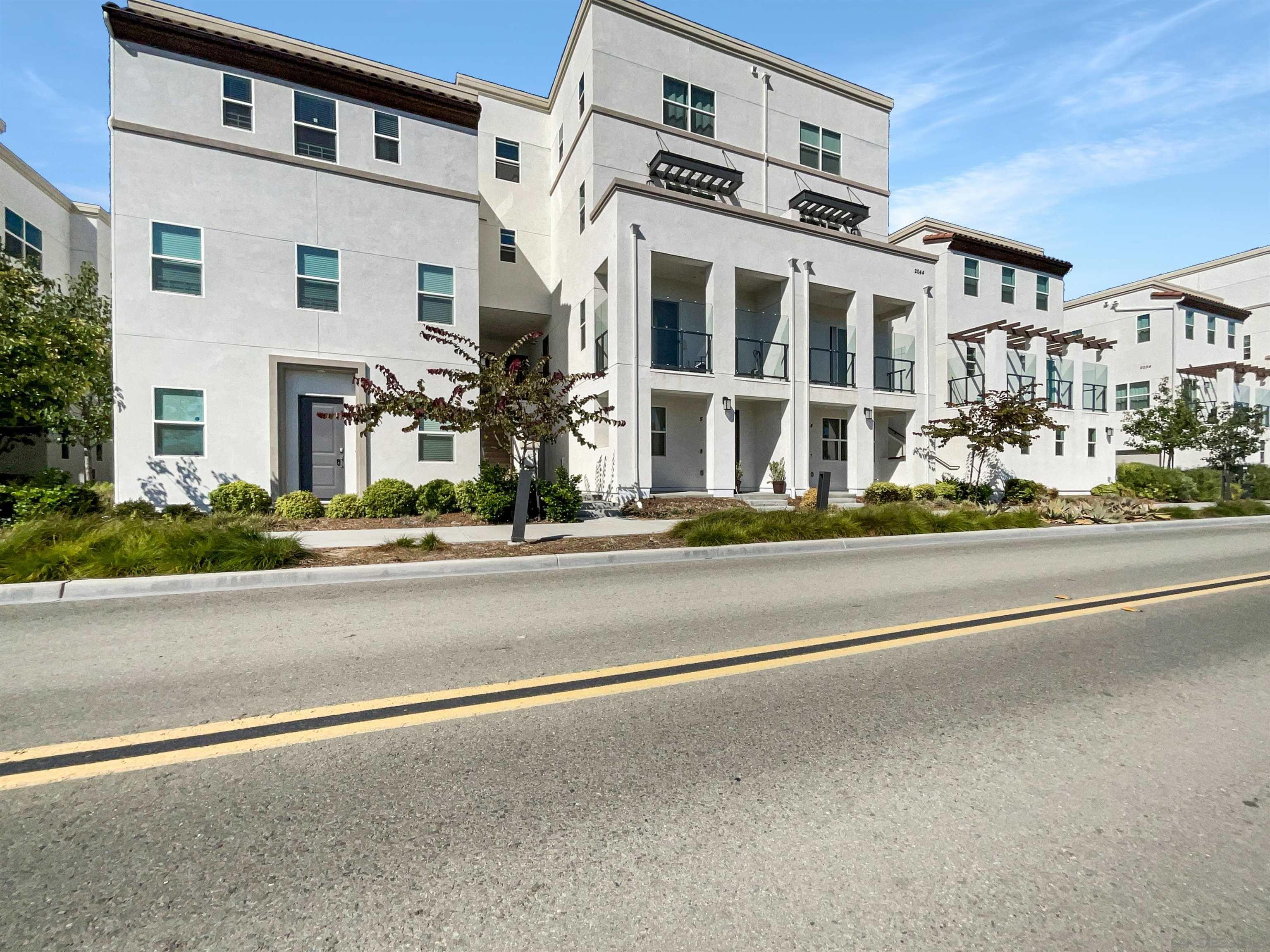 Detail Gallery Image 1 of 1 For 2044  Luzon Ln  #6,  Chula Vista,  CA 91915 - 2 Beds | 2/1 Baths