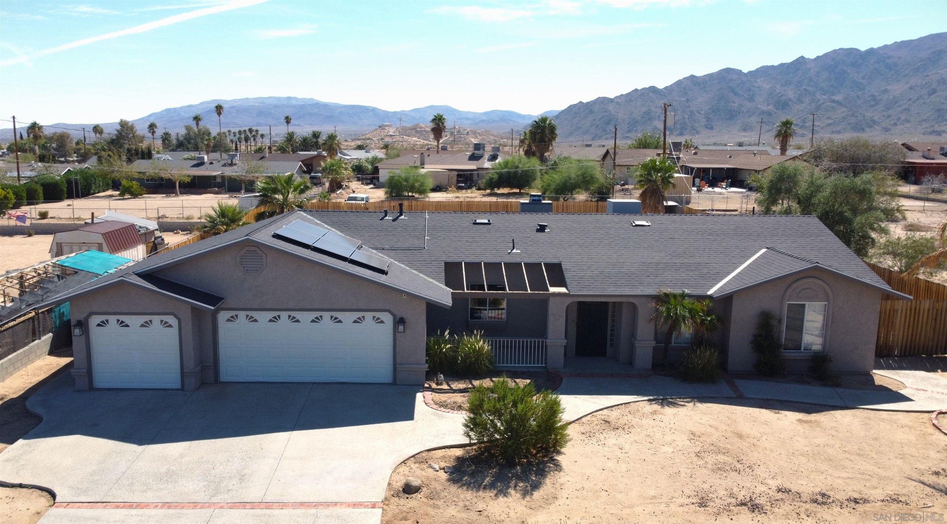 Detail Gallery Image 1 of 1 For 72555  Larrea Avenue, Twentynine Palms,  CA 92277 - 3 Beds | 2 Baths