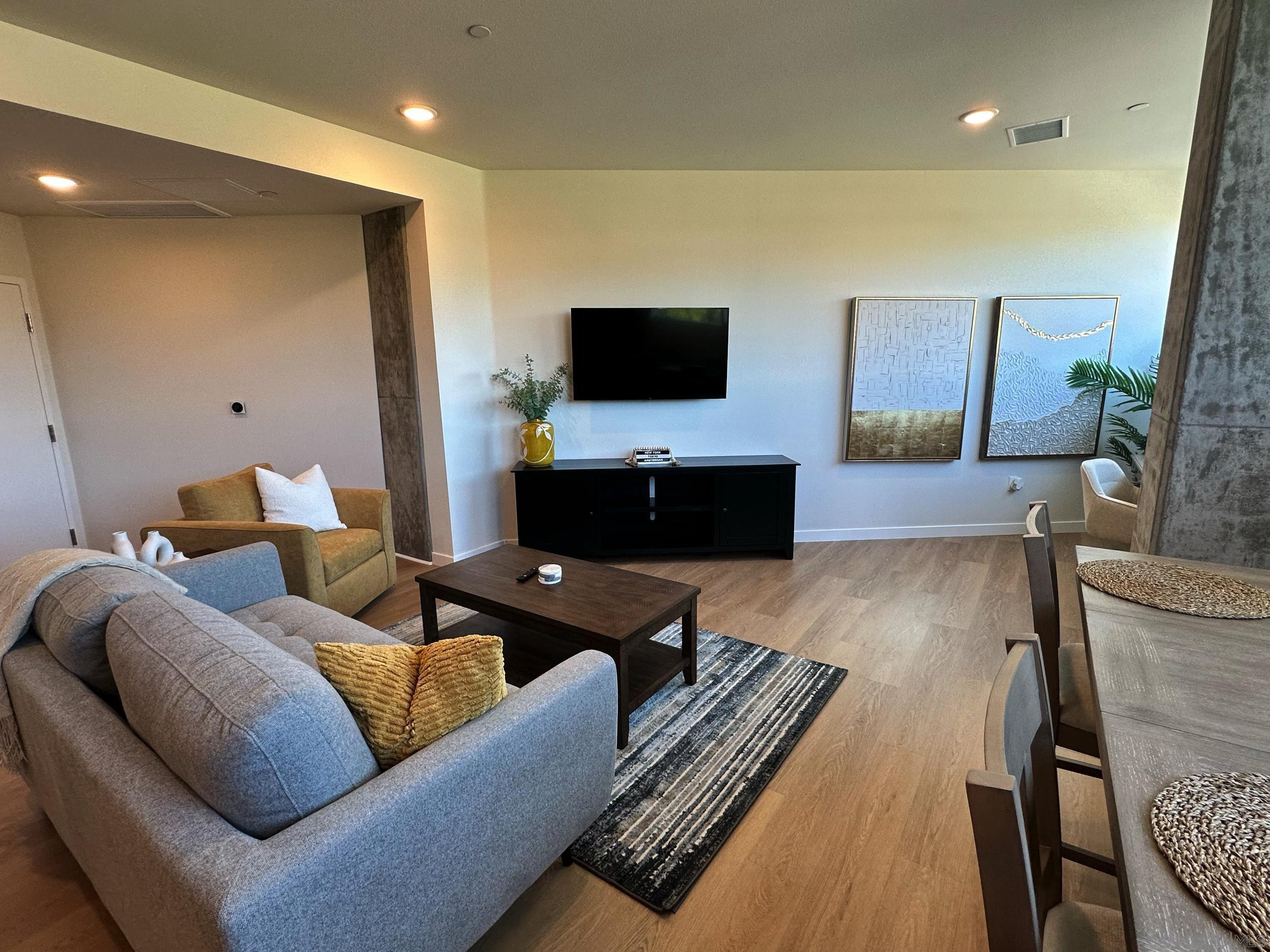 Detail Gallery Image 2 of 13 For 3909  Voltaire St  110, San Diego,  CA 92107 - 1 Beds | 1 Baths