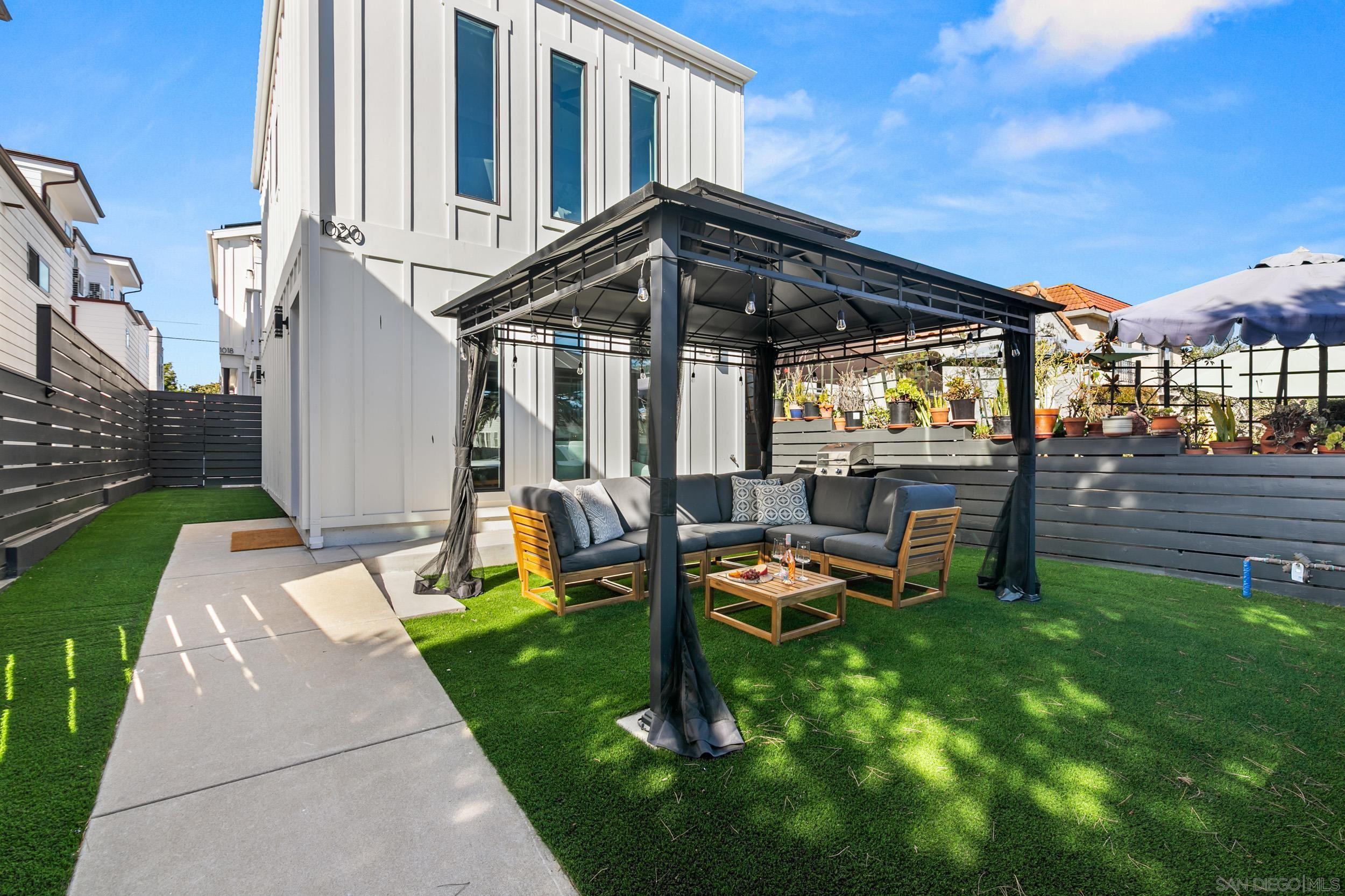 Detail Gallery Image 1 of 1 For 1020  Beryl Street, San Diego,  CA 92109 - 2 Beds | 1/1 Baths