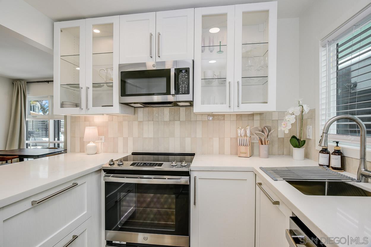 Detail Gallery Image 12 of 48 For 805  Dover Ct, San Diego,  CA 92109 - 2 Beds | 1 Baths