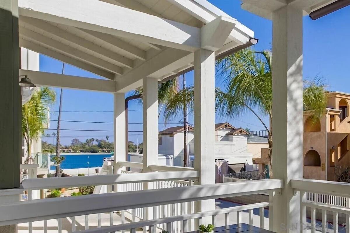 Detail Gallery Image 2 of 48 For 834  Santa Barbara Pl, San Diego,  CA 92109 - 3 Beds | 3 Baths