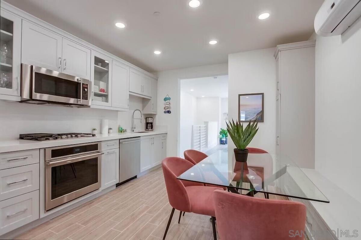 Detail Gallery Image 12 of 48 For 834  Santa Barbara Pl, San Diego,  CA 92109 - 3 Beds | 3 Baths