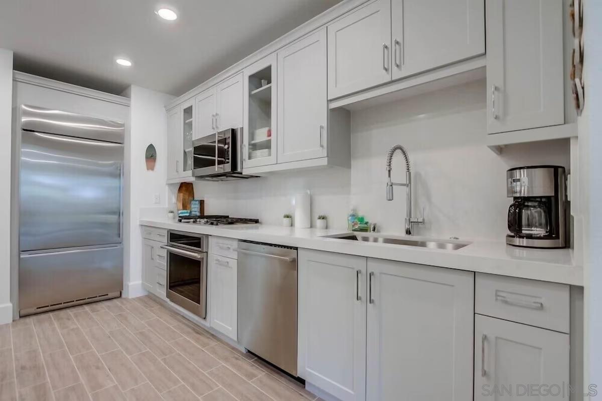 Detail Gallery Image 13 of 48 For 834  Santa Barbara Pl, San Diego,  CA 92109 - 3 Beds | 3 Baths