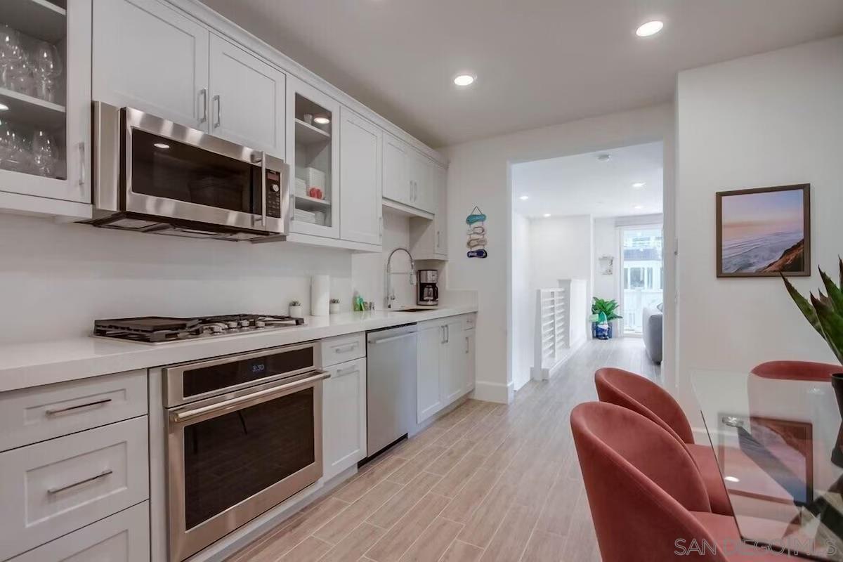 Detail Gallery Image 14 of 48 For 834  Santa Barbara Pl, San Diego,  CA 92109 - 3 Beds | 3 Baths