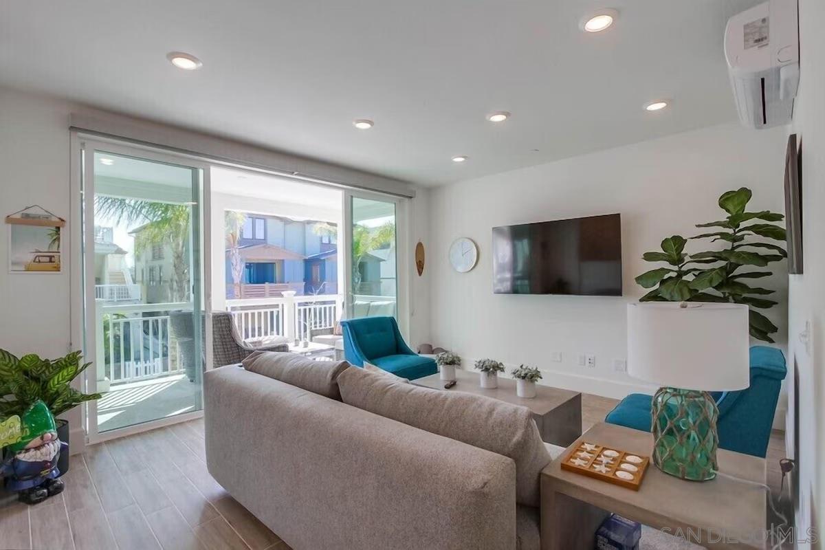 Detail Gallery Image 15 of 48 For 834  Santa Barbara Pl, San Diego,  CA 92109 - 3 Beds | 3 Baths