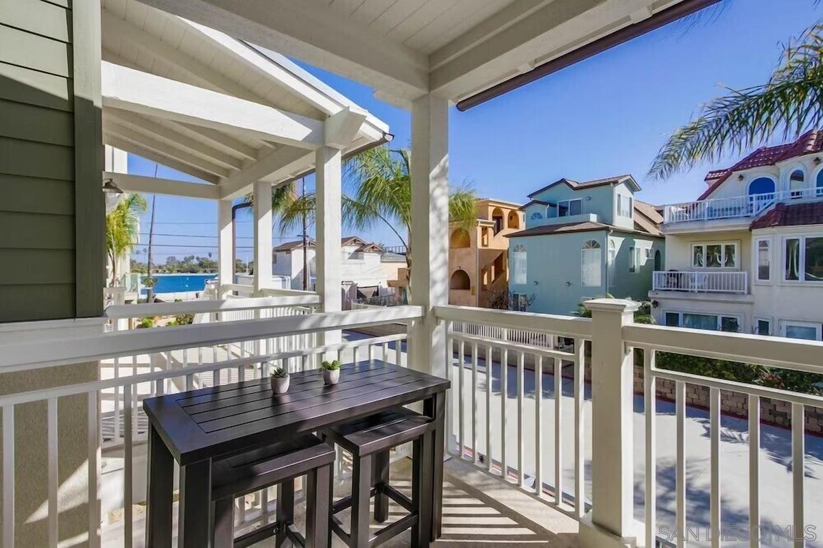 Detail Gallery Image 18 of 48 For 834  Santa Barbara Pl, San Diego,  CA 92109 - 3 Beds | 3 Baths