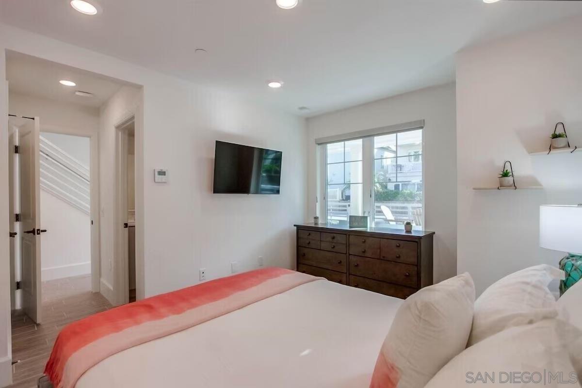 Detail Gallery Image 20 of 48 For 834  Santa Barbara Pl, San Diego,  CA 92109 - 3 Beds | 3 Baths