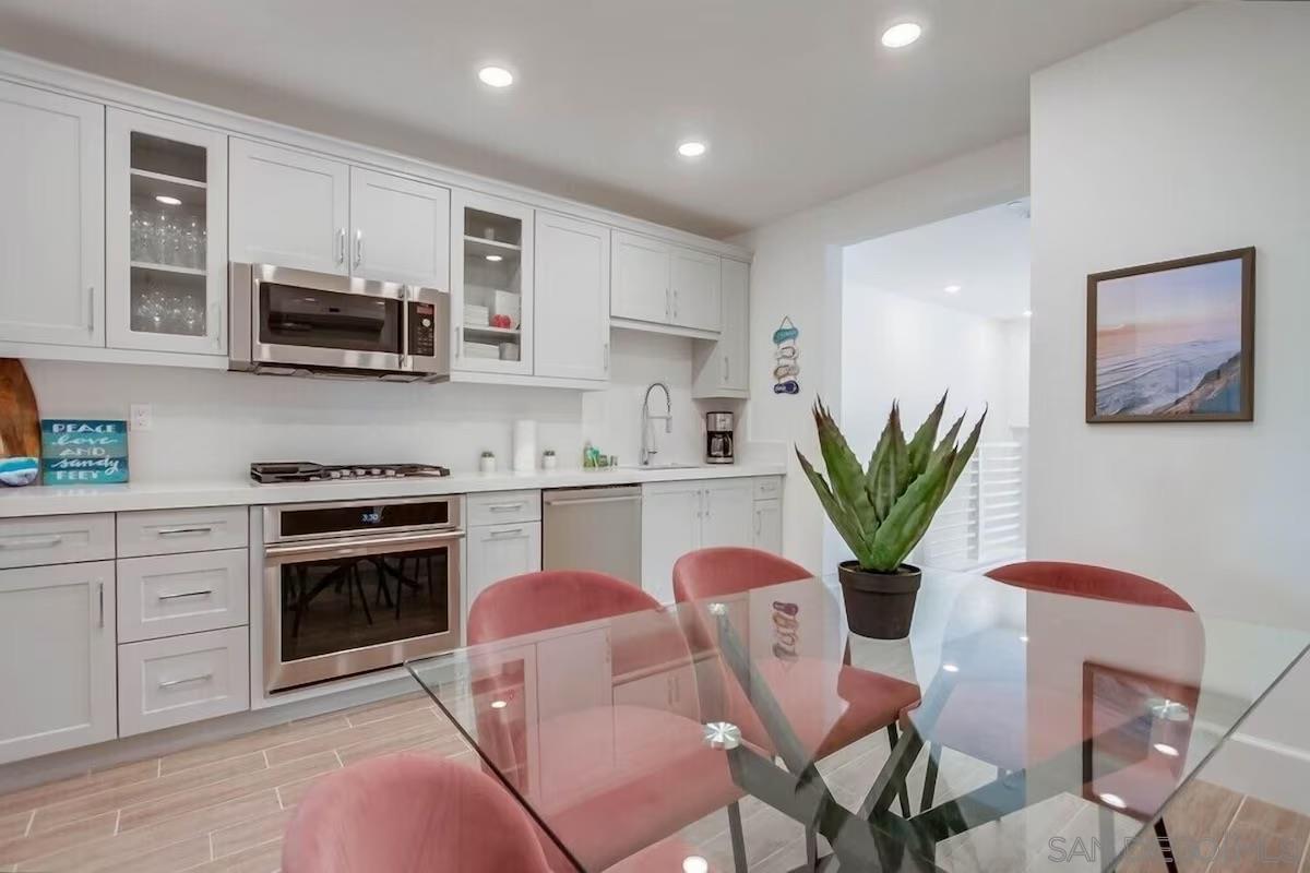 Detail Gallery Image 3 of 48 For 834  Santa Barbara Pl, San Diego,  CA 92109 - 3 Beds | 3 Baths