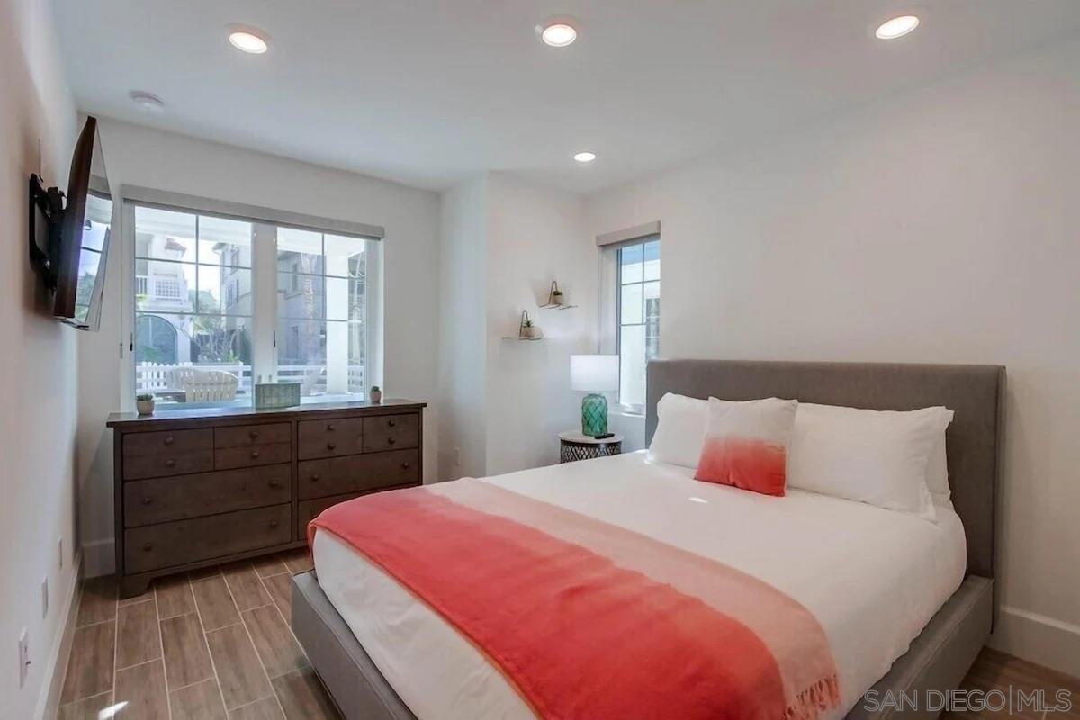 Detail Gallery Image 22 of 48 For 834  Santa Barbara Pl, San Diego,  CA 92109 - 3 Beds | 3 Baths