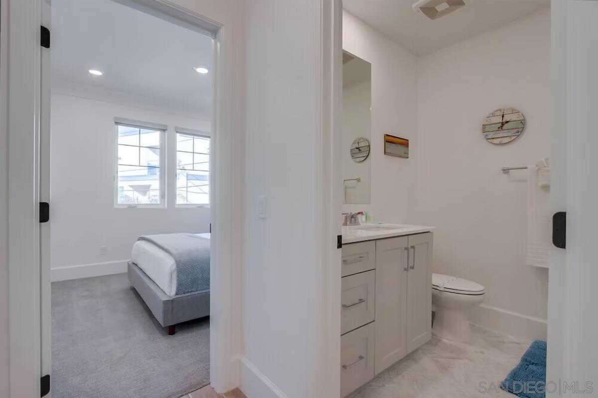 Detail Gallery Image 26 of 48 For 834  Santa Barbara Pl, San Diego,  CA 92109 - 3 Beds | 3 Baths