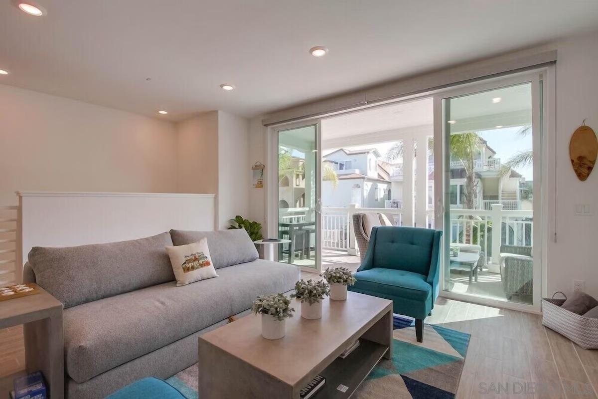 Detail Gallery Image 5 of 48 For 834  Santa Barbara Pl, San Diego,  CA 92109 - 3 Beds | 3 Baths