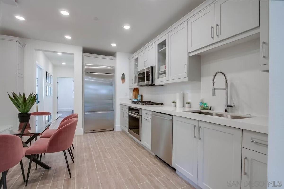 Detail Gallery Image 9 of 48 For 834  Santa Barbara Pl, San Diego,  CA 92109 - 3 Beds | 3 Baths