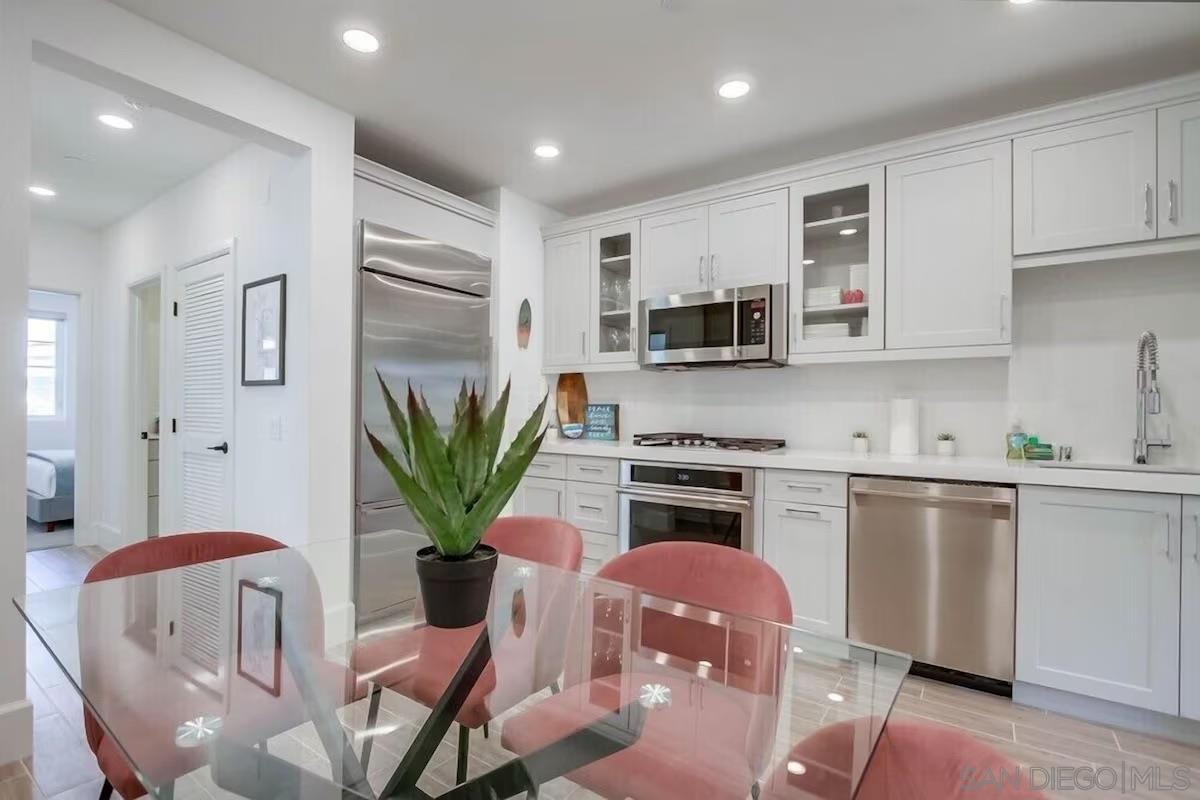 Detail Gallery Image 10 of 48 For 834  Santa Barbara Pl, San Diego,  CA 92109 - 3 Beds | 3 Baths