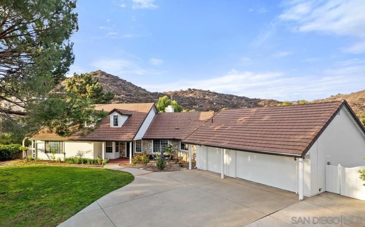 Detail Gallery Image 1 of 1 For 40781  via De La Roca, Fallbrook,  CA 92028 - 4 Beds | 2/1 Baths