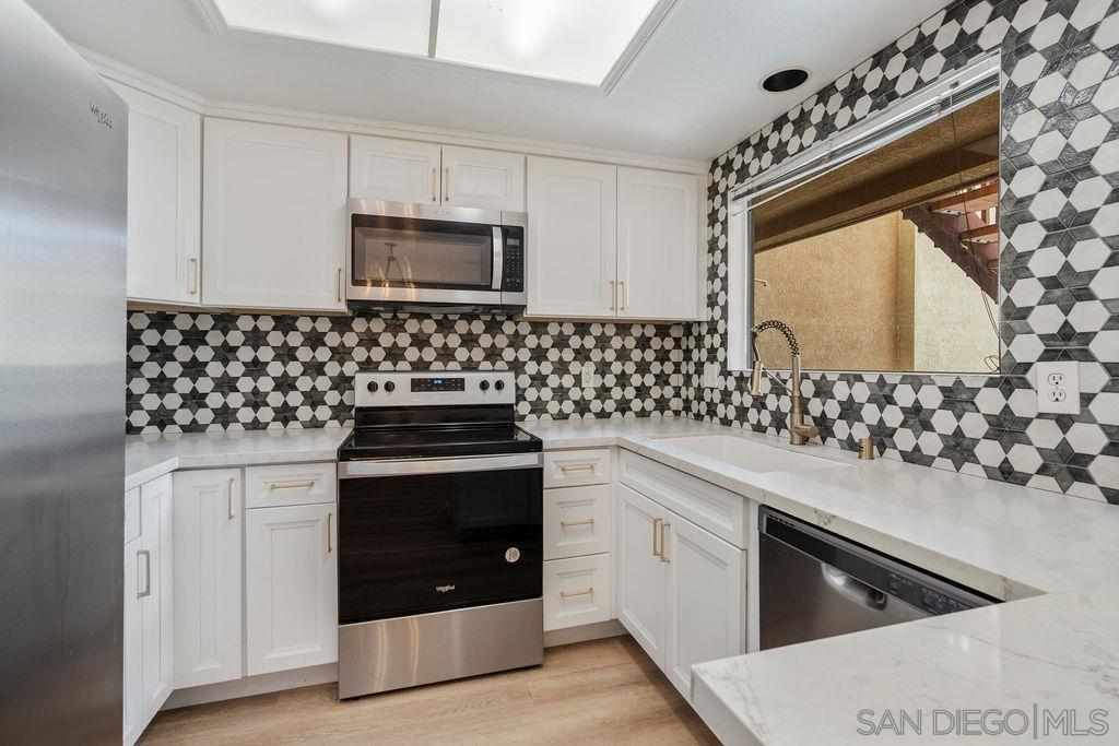Detail Gallery Image 1 of 1 For 42140  Lyndie Lane  #31,  Temecula,  CA 92591 - 2 Beds | 2 Baths