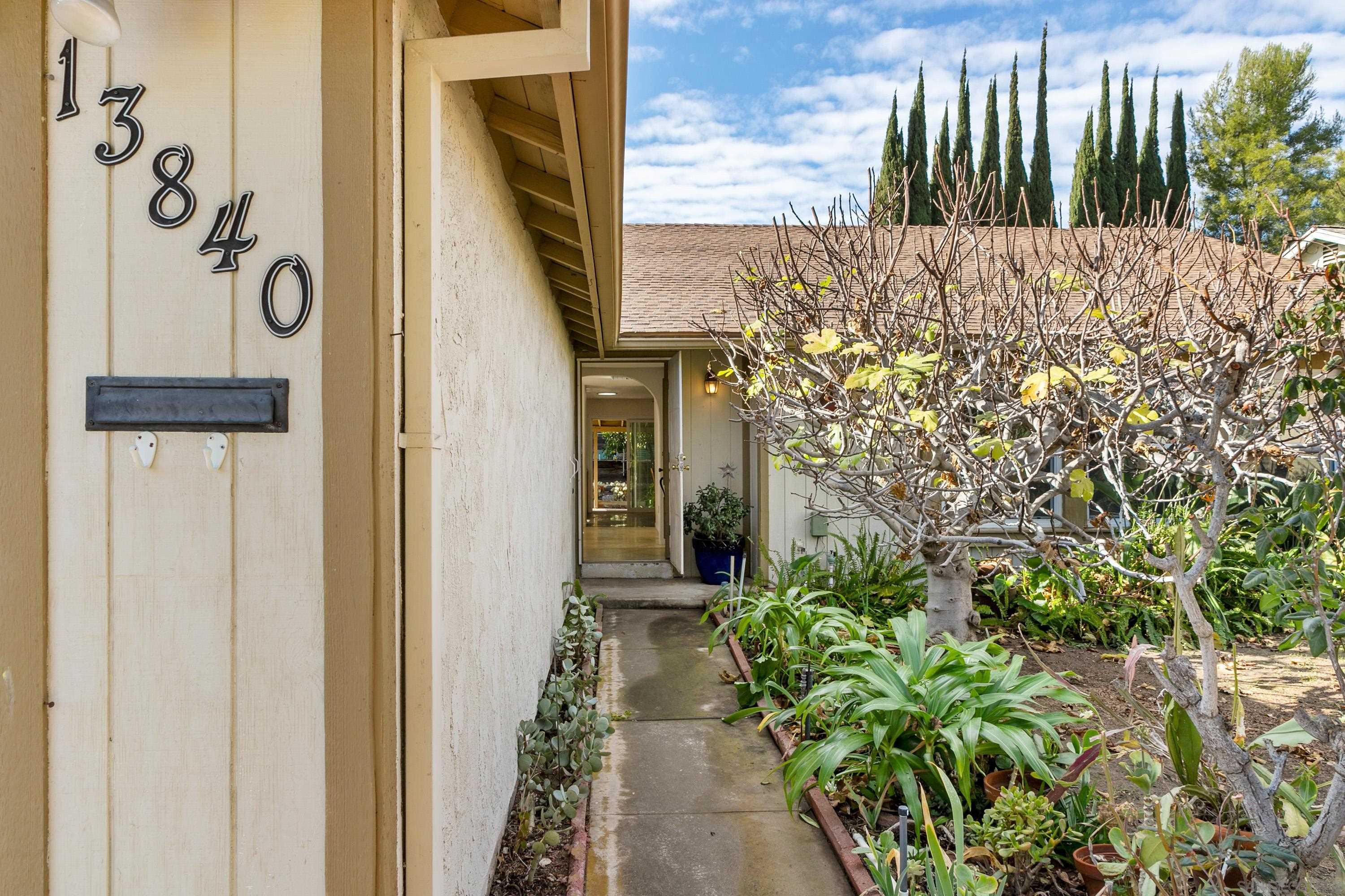 Detail Gallery Image 1 of 1 For 13840  Olive Grove Pl, Poway,  CA 92064 - 4 Beds | 2 Baths