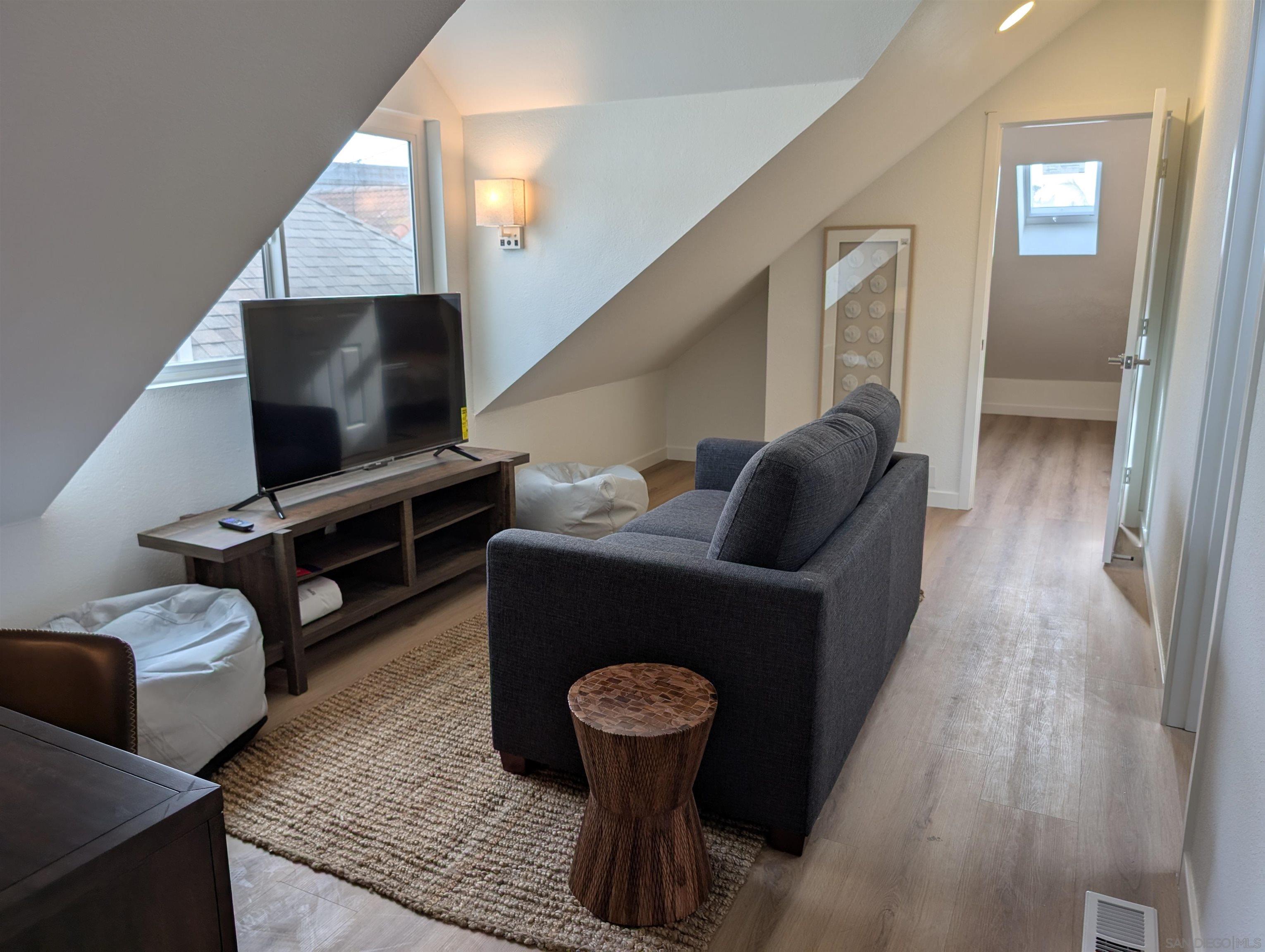 Detail Gallery Image 21 of 32 For 815  Isthmus Ct, San Diego,  CA 92109 - 6 Beds | 3 Baths