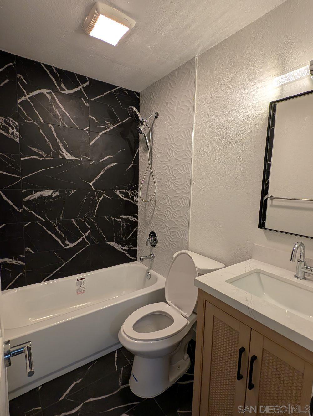 Detail Gallery Image 6 of 32 For 815  Isthmus Ct, San Diego,  CA 92109 - 6 Beds | 3 Baths