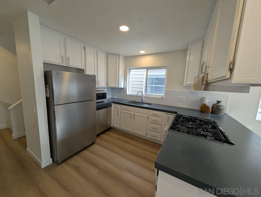 Detail Gallery Image 9 of 32 For 815  Isthmus Ct, San Diego,  CA 92109 - 6 Beds | 3 Baths