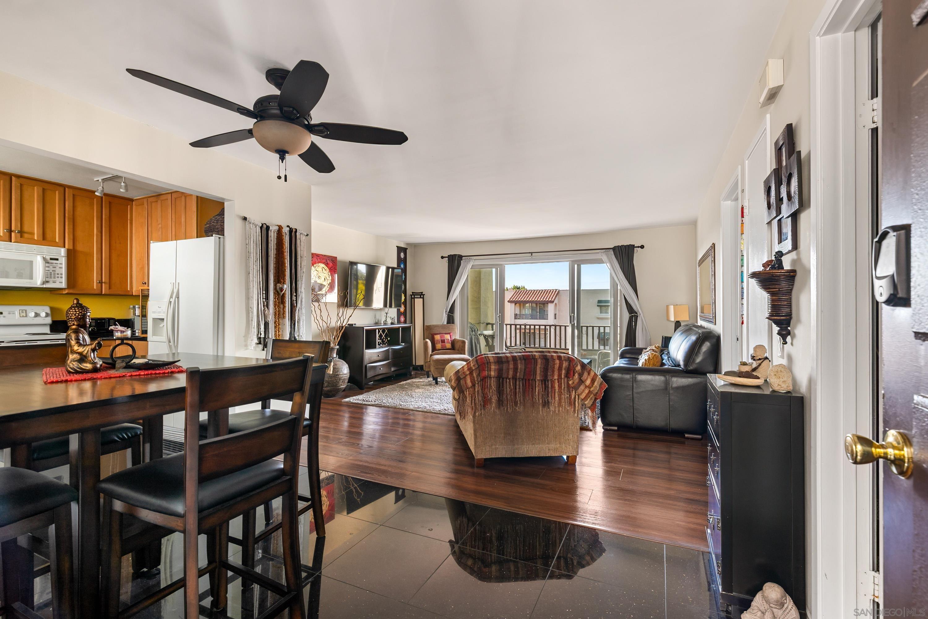 Detail Gallery Image 7 of 13 For 2530  Clairemont Drive  206, San Diego,  CA 92117 - 2 Beds | 2 Baths