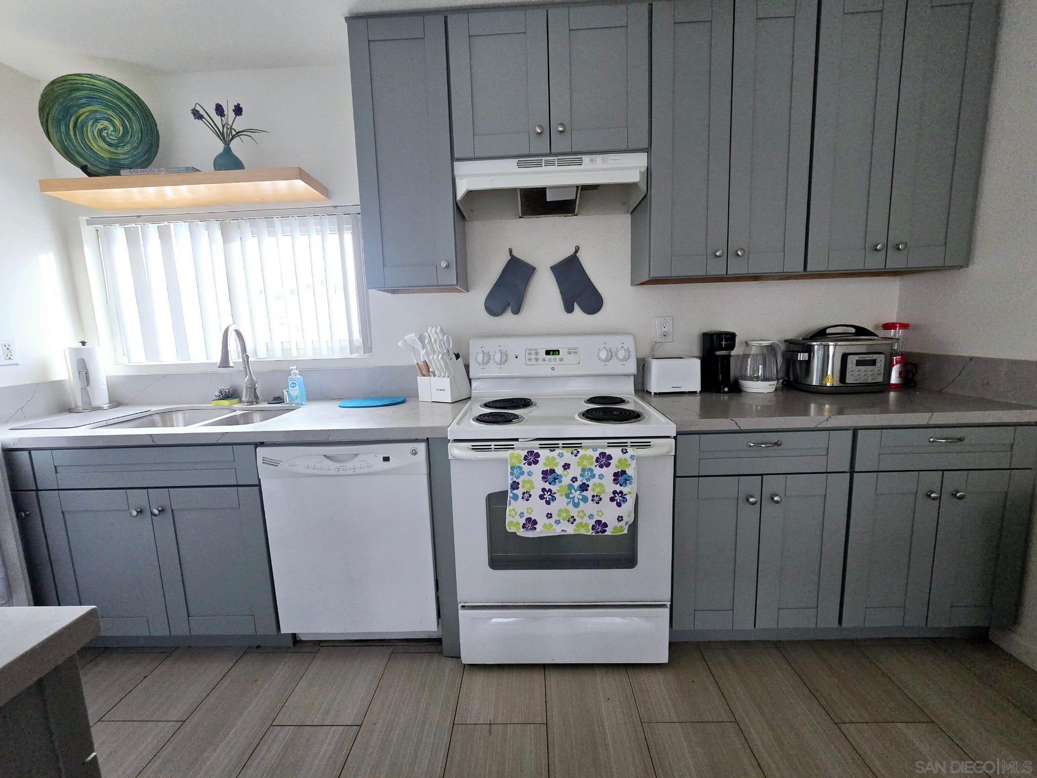 Detail Gallery Image 7 of 23 For 6333  Mount Ada Rd.  168, San Diego,  CA 92111 - 1 Beds | 1 Baths