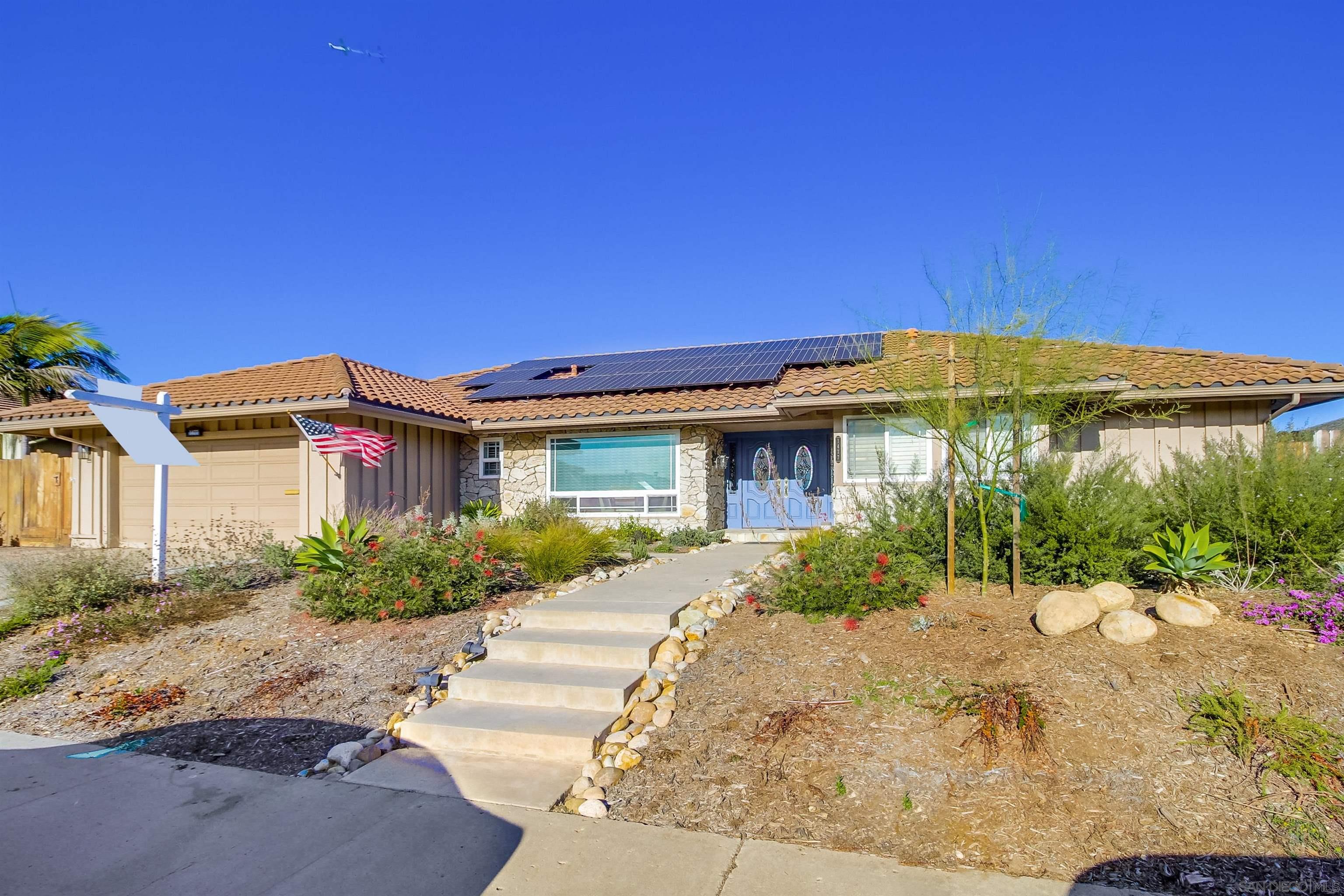 Detail Gallery Image 1 of 1 For 1477  Lakeridge Lane, El Cajon,  CA 92020 - 4 Beds | 3 Baths