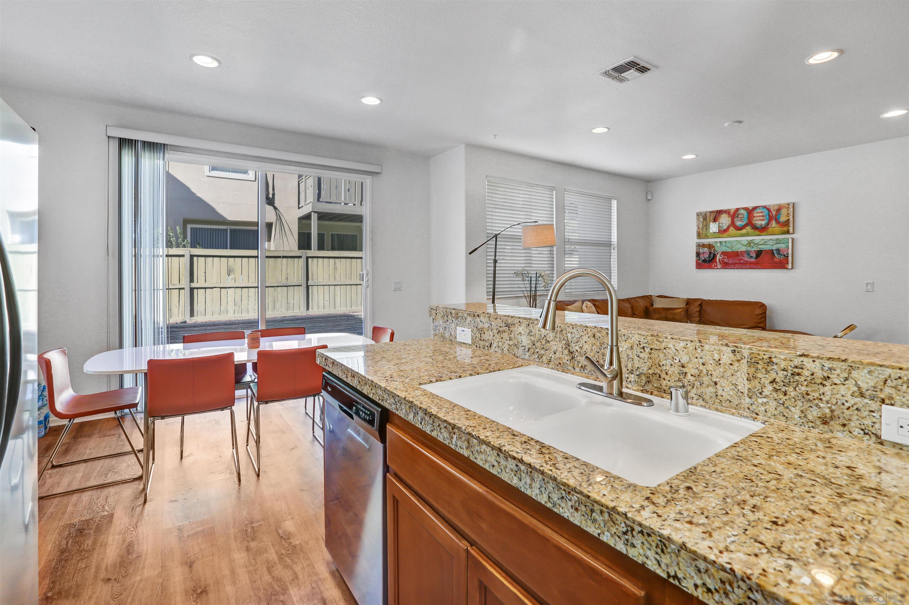 Detail Gallery Image 13 of 36 For 1449  Caminito Sardinia  2, Chula Vista,  CA 91915 - 3 Beds | 2/1 Baths