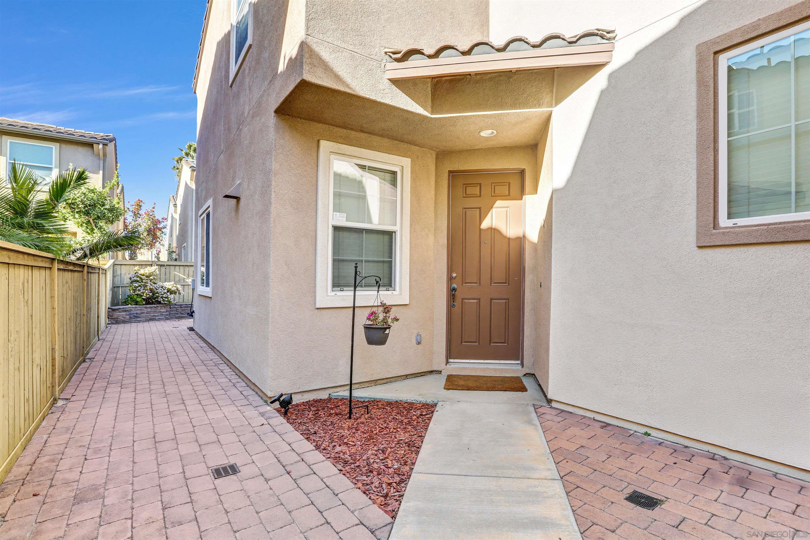 Detail Gallery Image 3 of 36 For 1449  Caminito Sardinia  2, Chula Vista,  CA 91915 - 3 Beds | 2/1 Baths