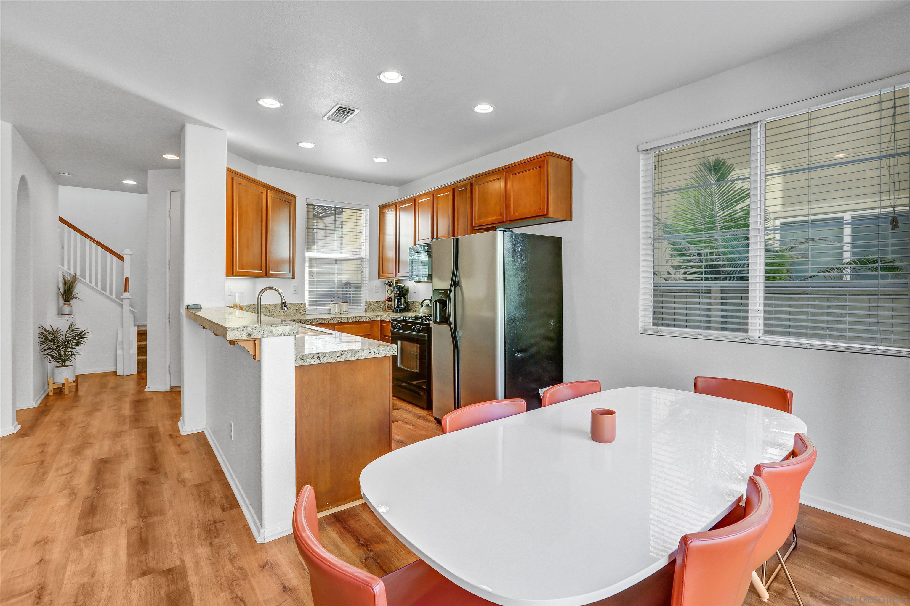 Detail Gallery Image 8 of 36 For 1449  Caminito Sardinia  2, Chula Vista,  CA 91915 - 3 Beds | 2/1 Baths