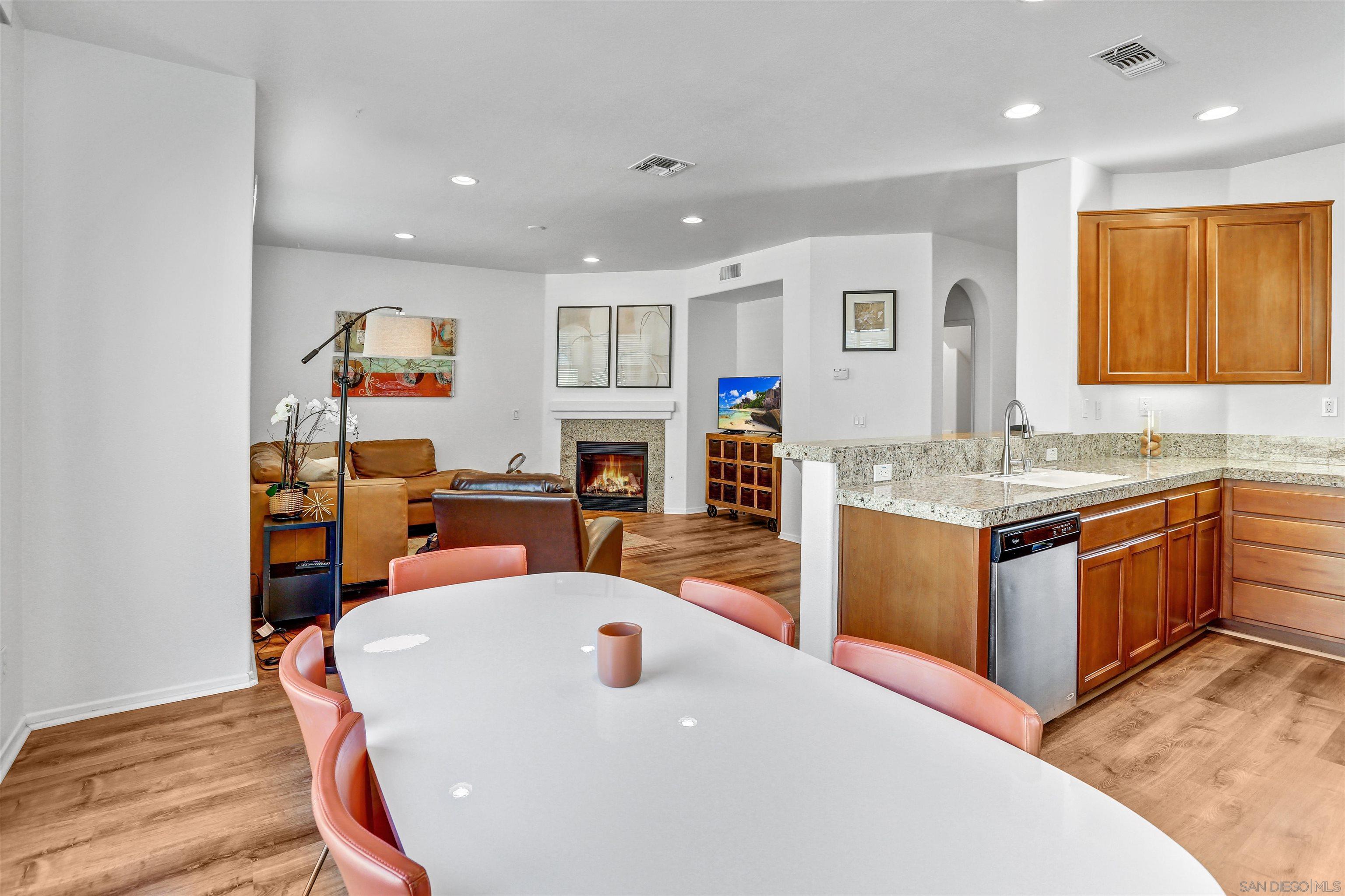 Detail Gallery Image 9 of 36 For 1449  Caminito Sardinia  2, Chula Vista,  CA 91915 - 3 Beds | 2/1 Baths